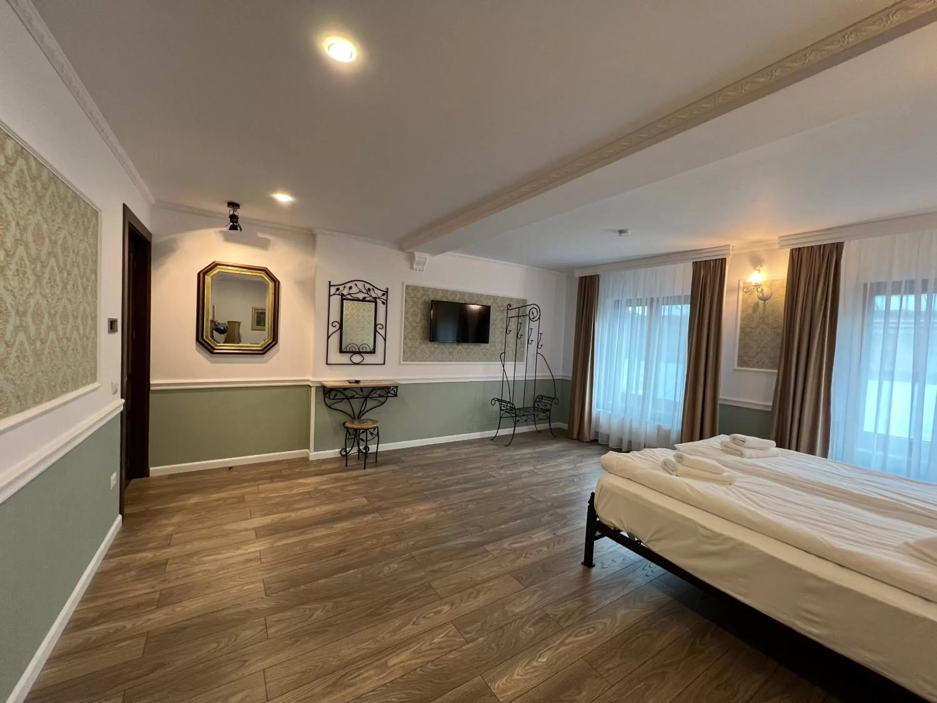 Superior King Room in Hotel Boutique Cathedral Plaza Residences room for rent downtown Superior King Room in Hotel Boutique Cathedral Plaza Residences room for rent downtown