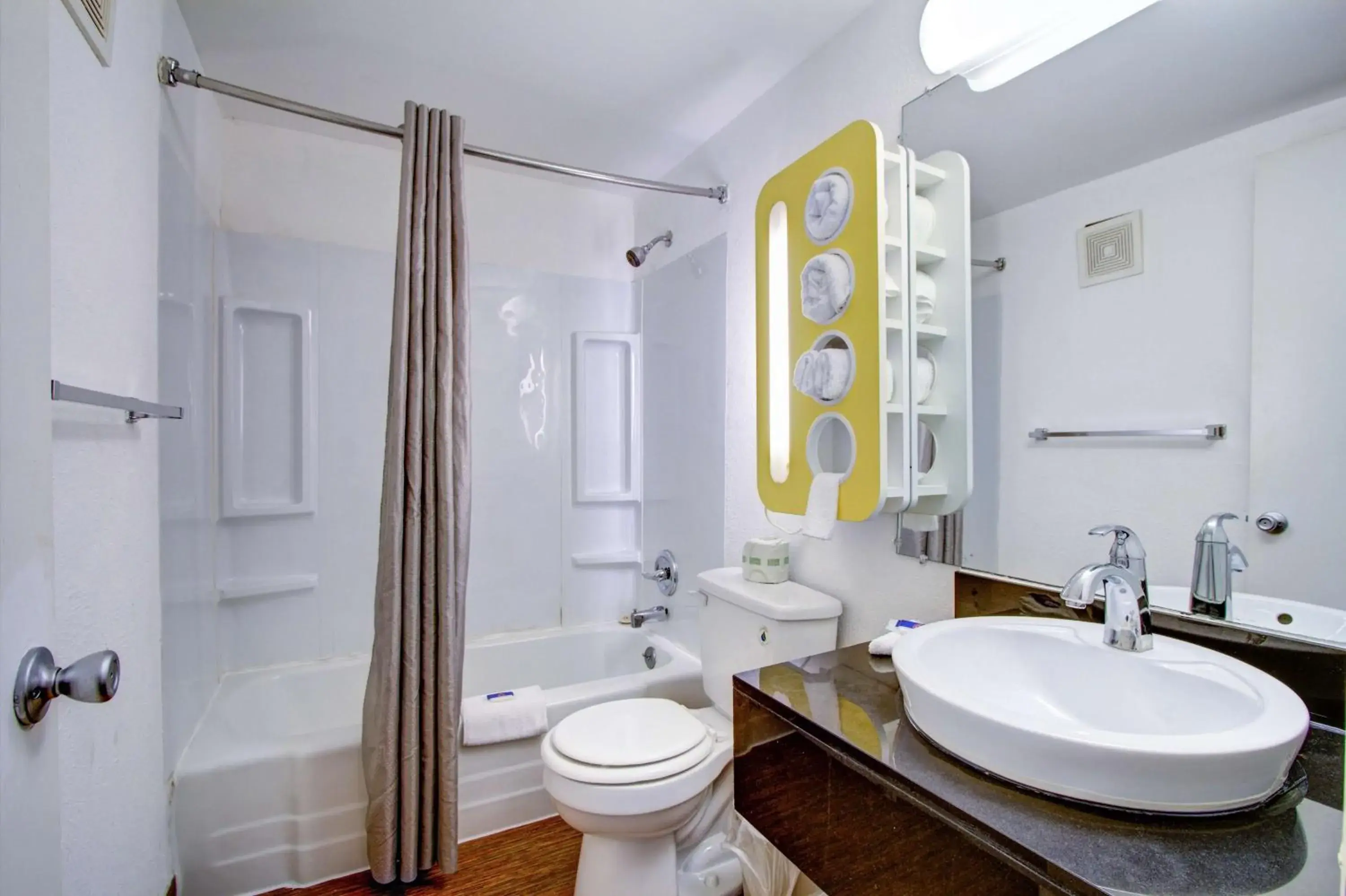 Quadruple Room - single occupancy - Smoking in Motel 6-Richfield, OH Quadruple Room - single occupancy - Smoking in Motel 6-Richfield, OH