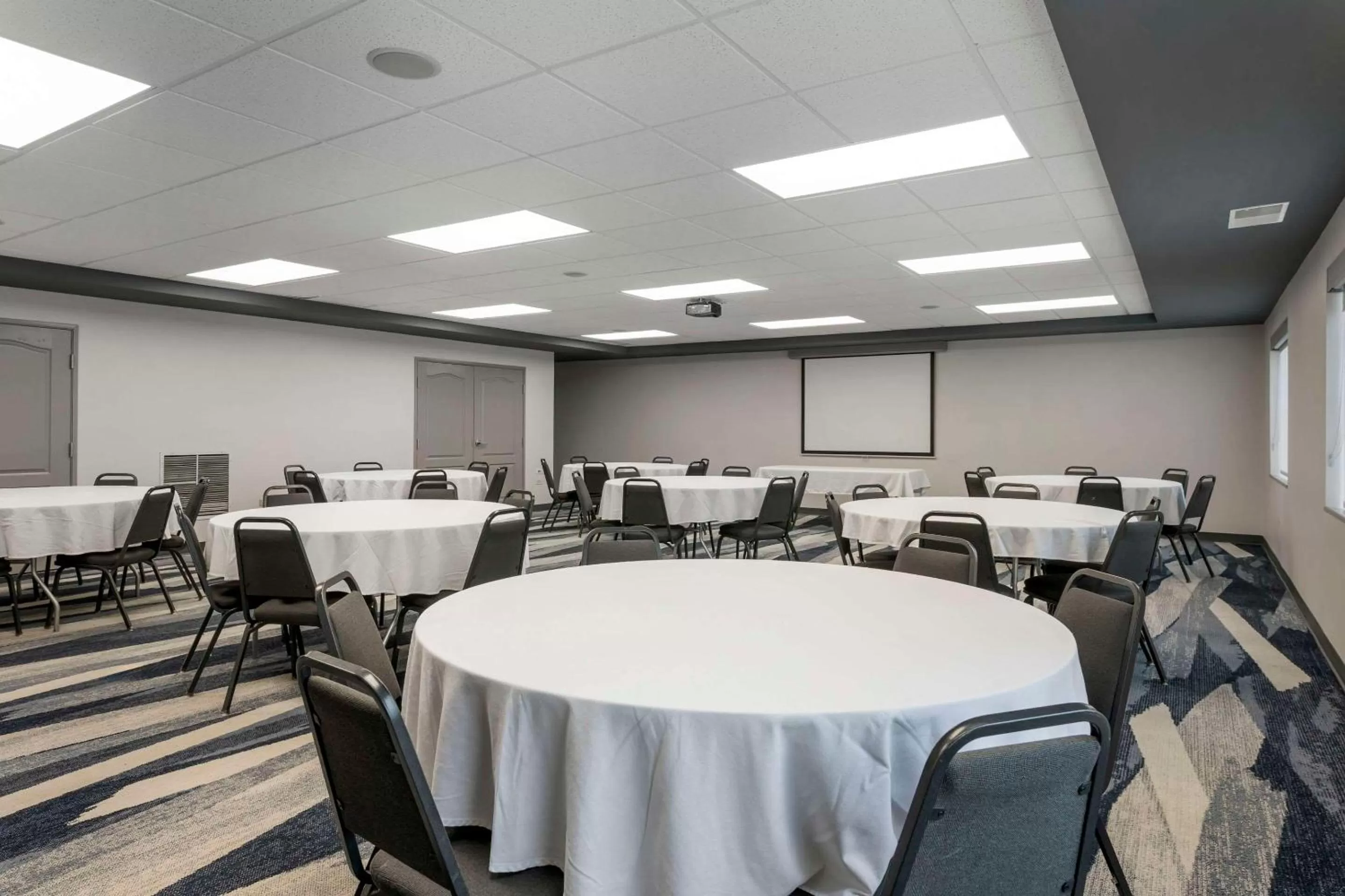 Meeting/conference room in Comfort Suites Elgin Northwest
