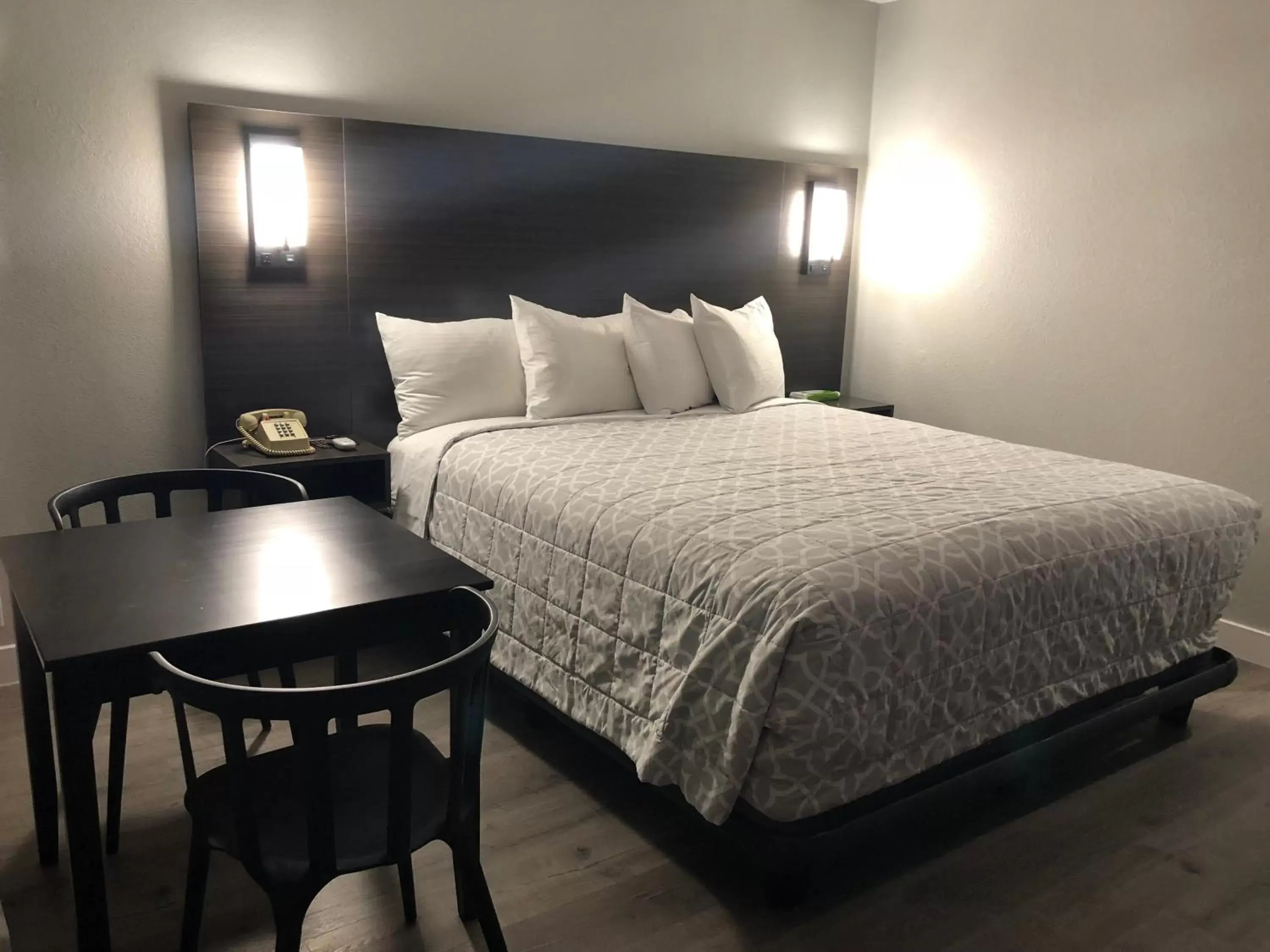 King Bed Non-Smoking Room with Fireplace in Sakura Inn King Bed Non-Smoking Room with Fireplace in Sakura Inn