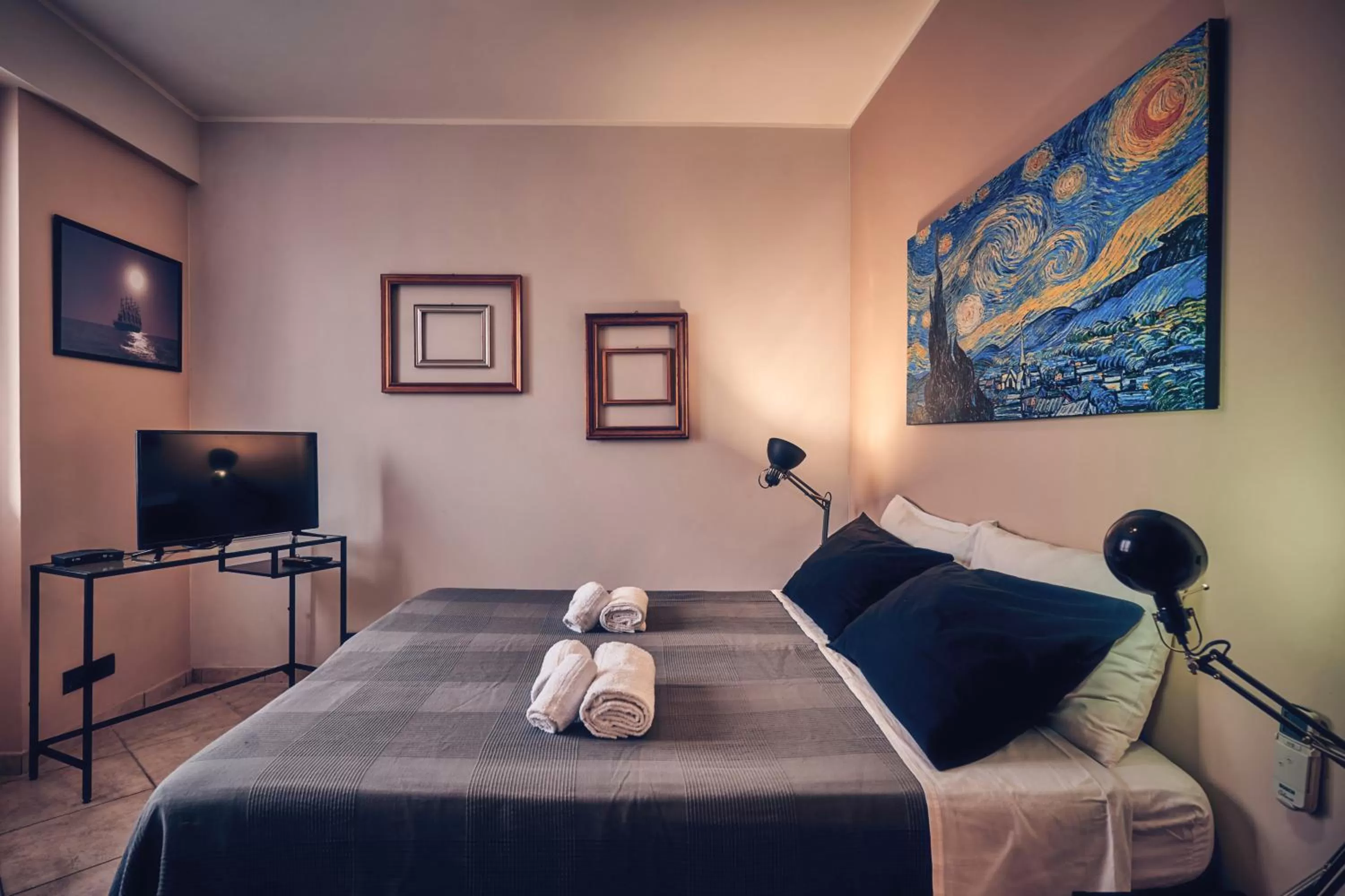 Bed in Travelershome Ciampino B&Bs