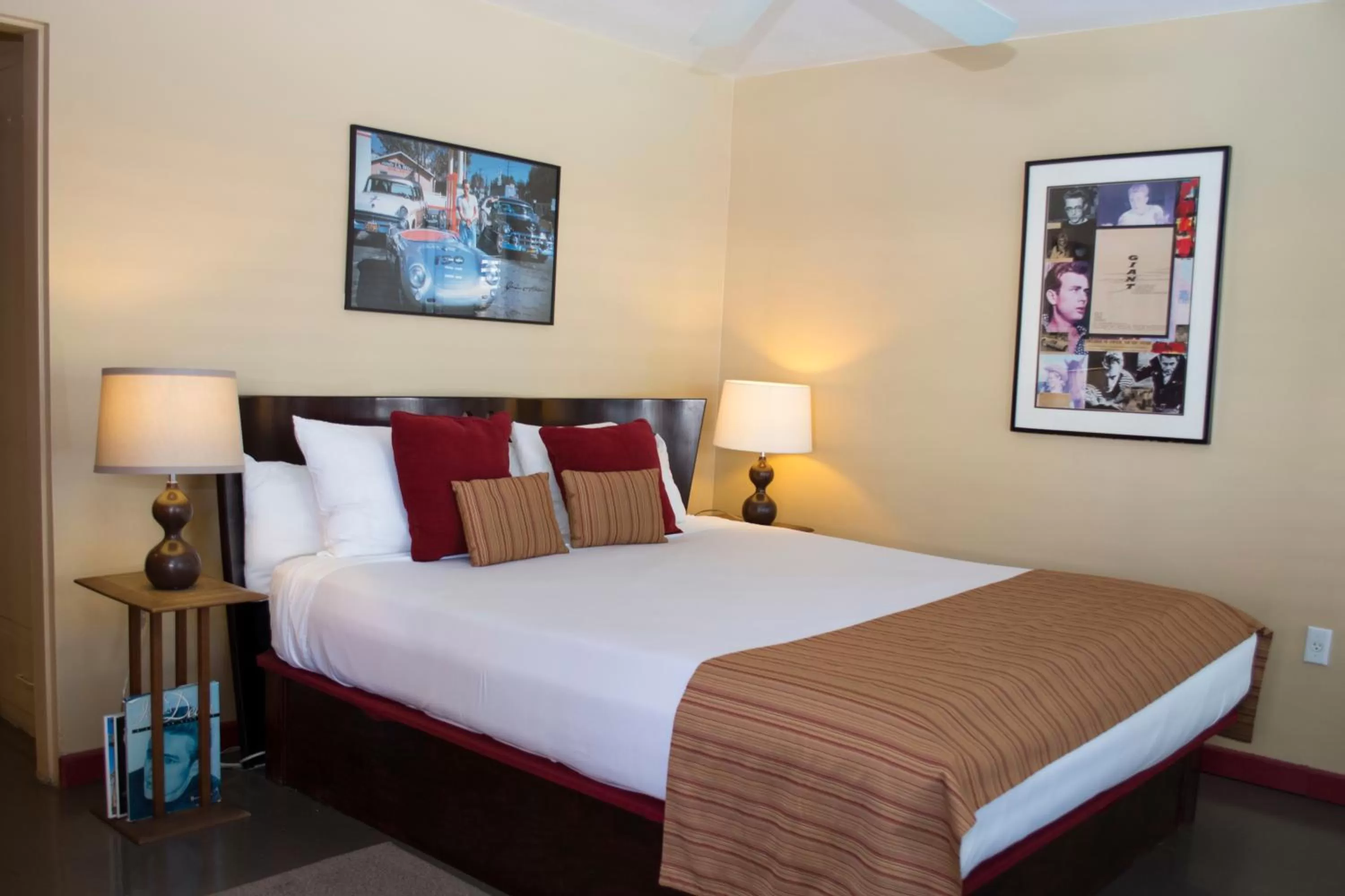 Bed in Palm Springs Rendezvous