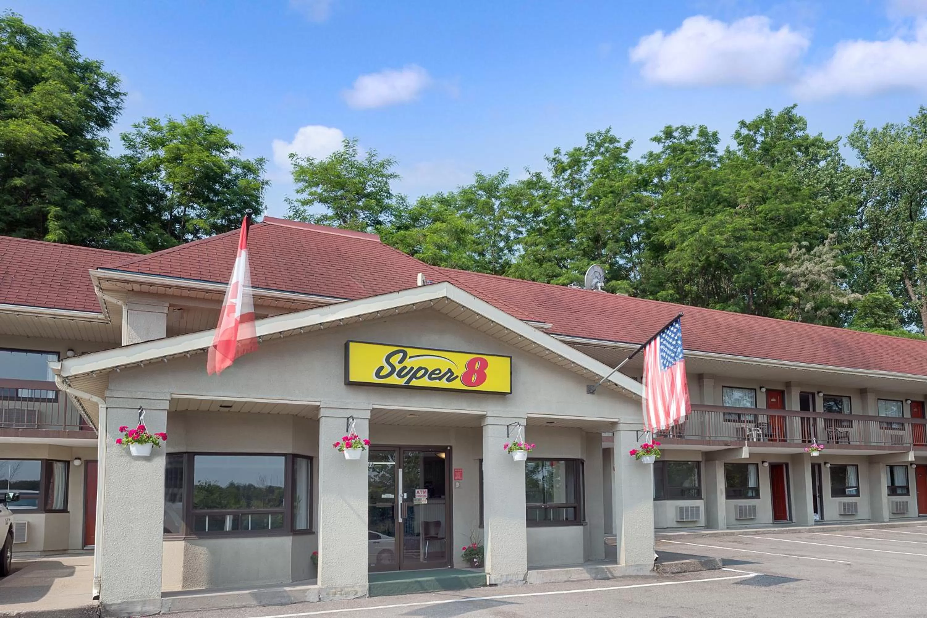 Property building in Super 8 by Wyndham Niagara Falls North