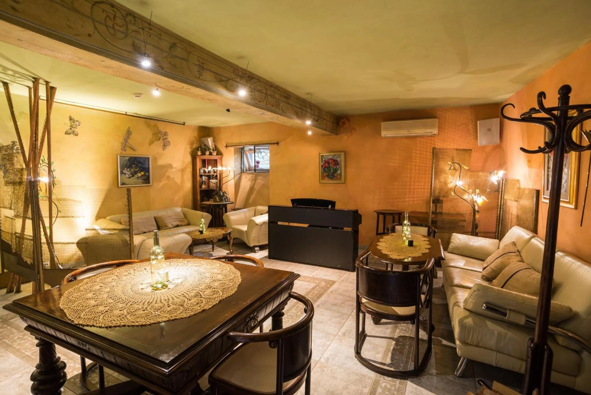 Restaurant/places to eat in Blue Swan