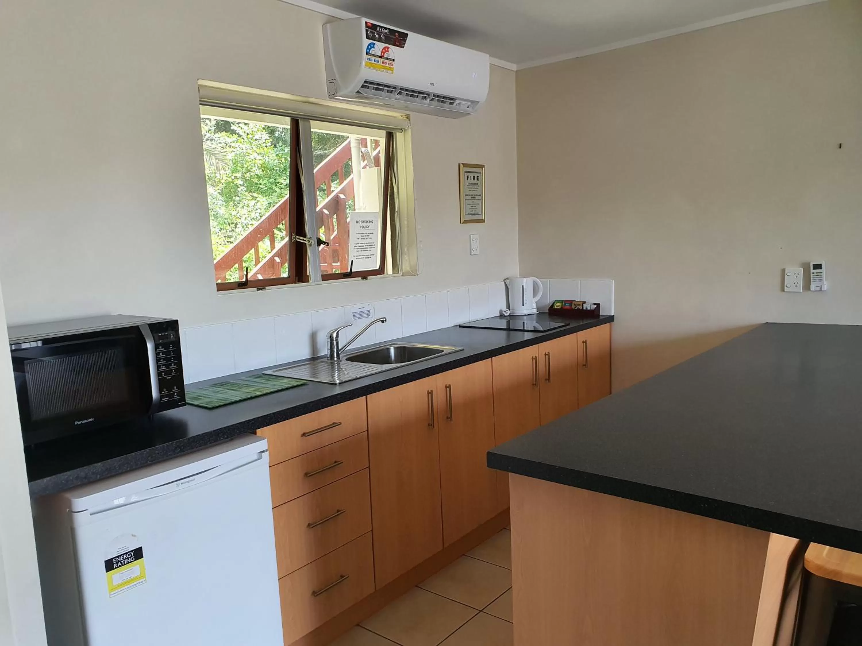 Kitchen or kitchenette in Ocean Inn Motel