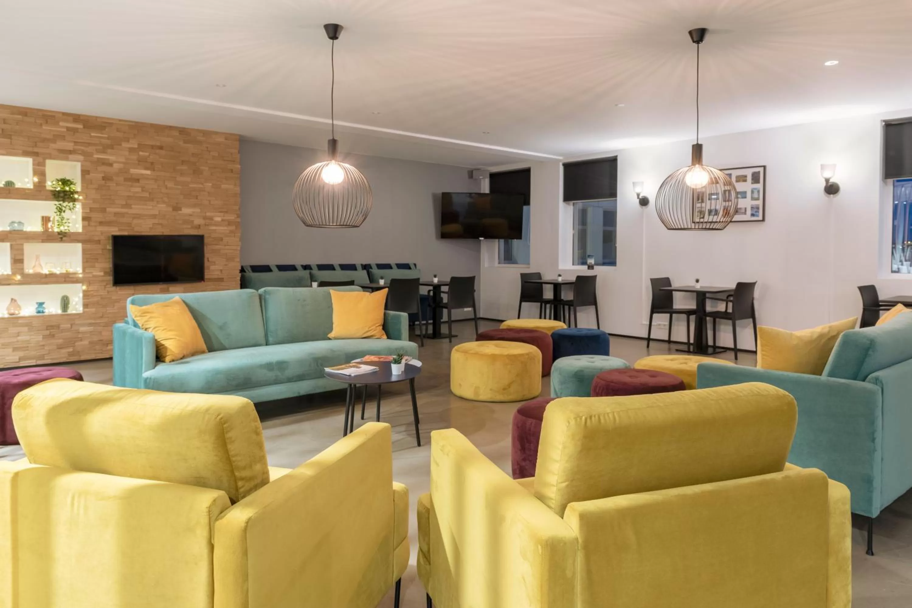 Communal lounge/ TV room in 201 Hotel