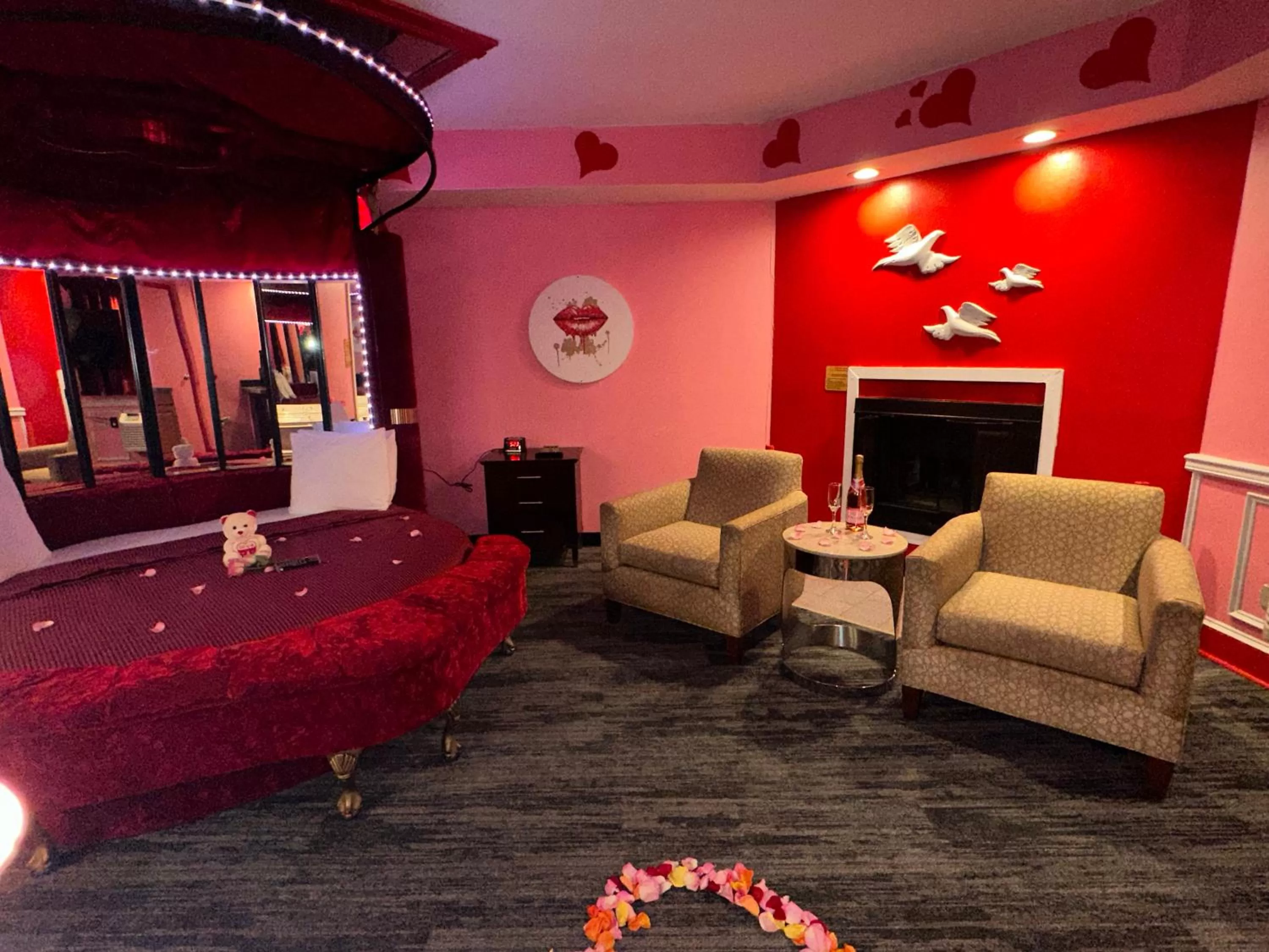 Living room in Inn of the Dove Harrisburg-Hershey Romantic Suites