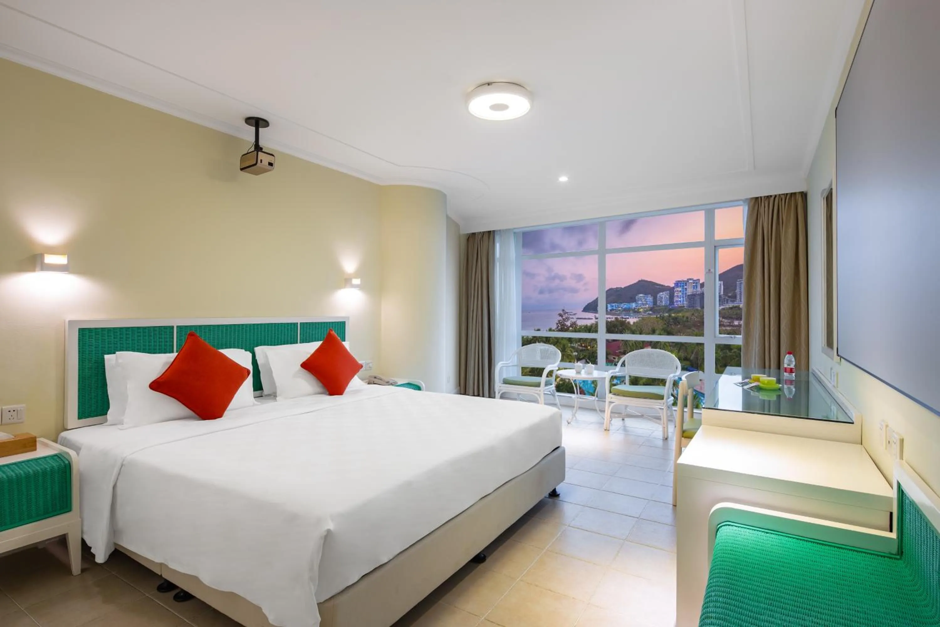 Photo of the whole room, Bed in Sunshine Resort Intime Sanya