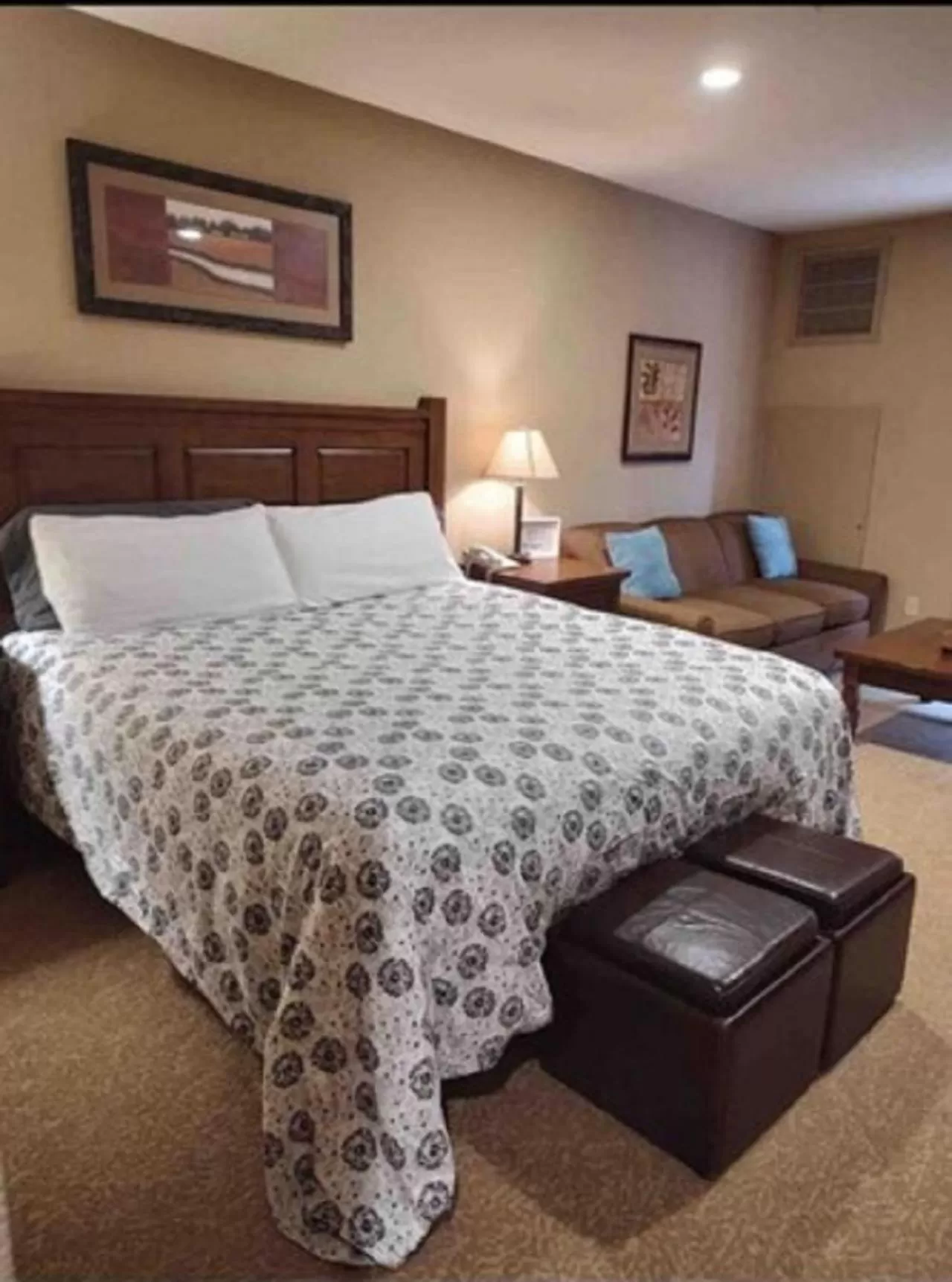 King Studio with Sofa Bed in Morning Star Lodge - Hosted by Linda