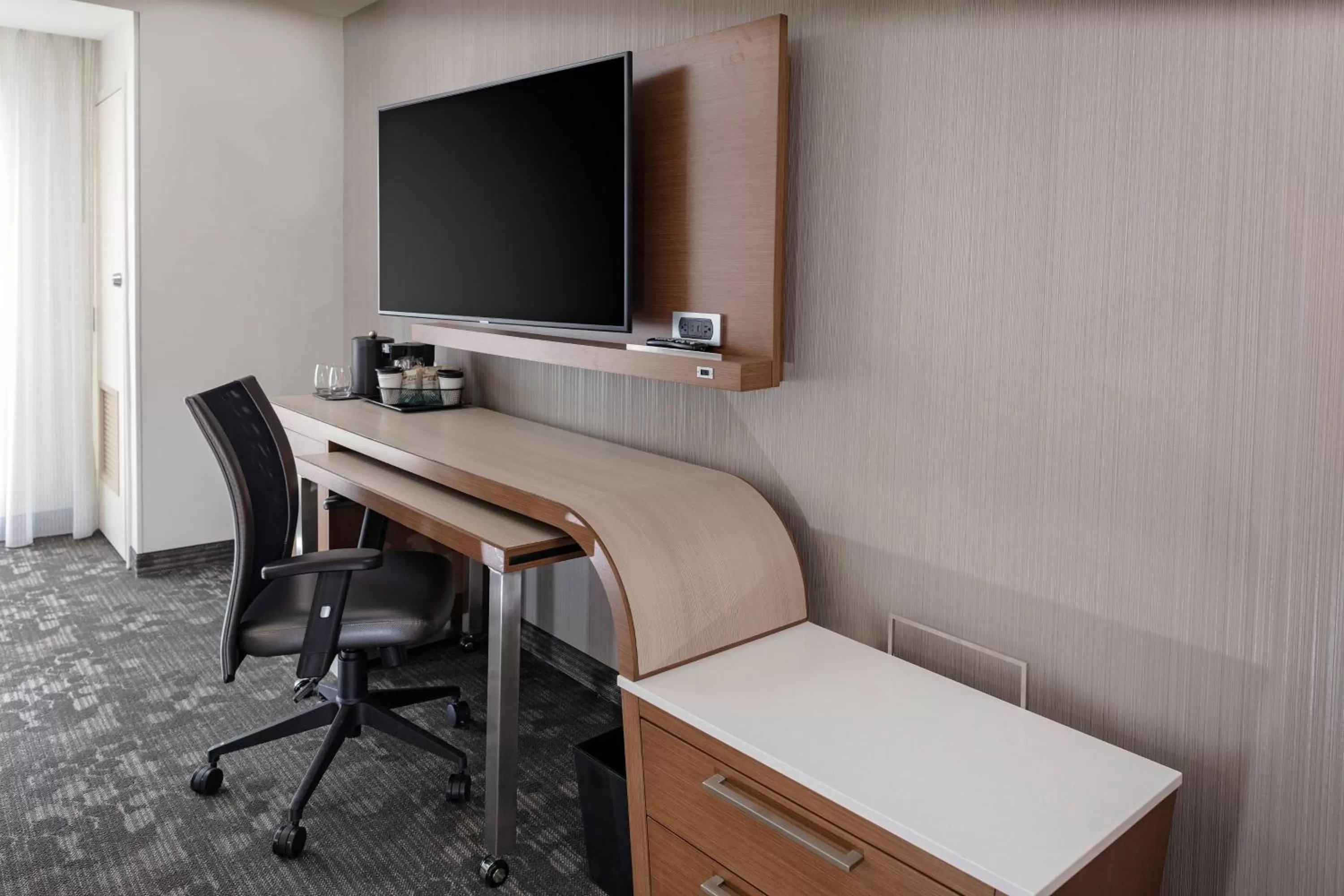 King Suite in Courtyard Cincinnati Mason