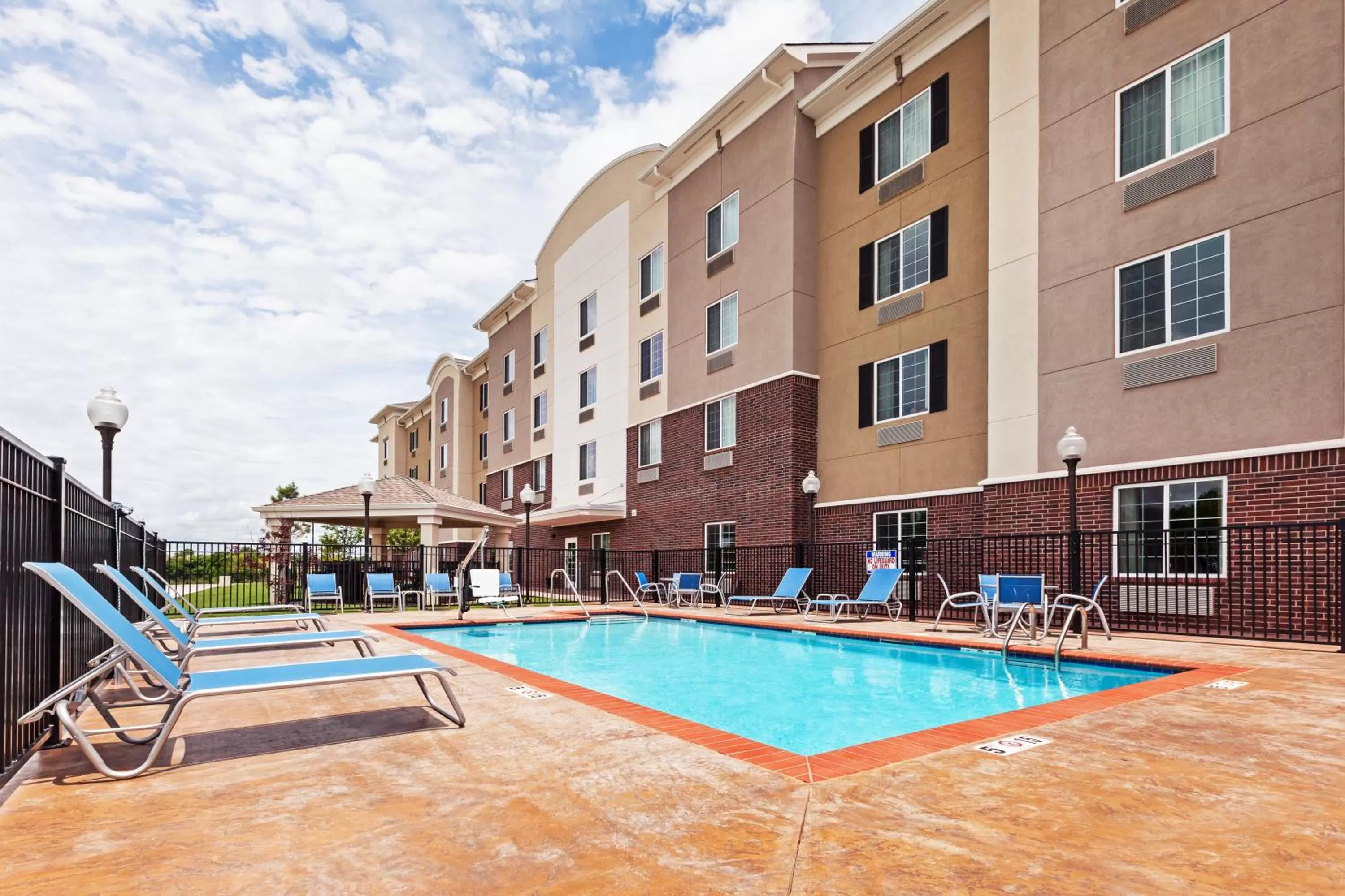 Swimming pool in Candlewood Suites Del City by IHG