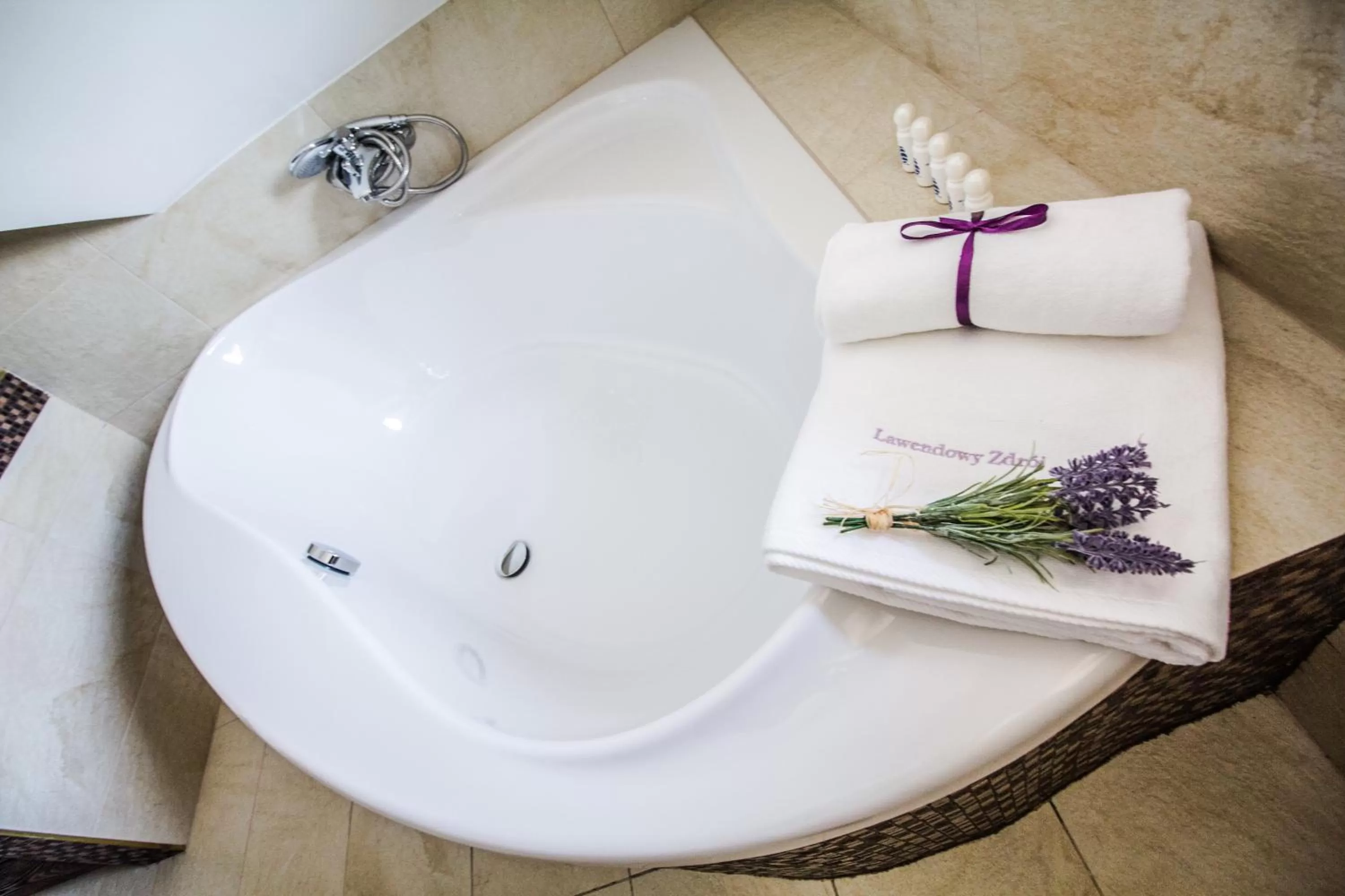 Bathroom in Lawendowy Zdrój Medycyna i SPA