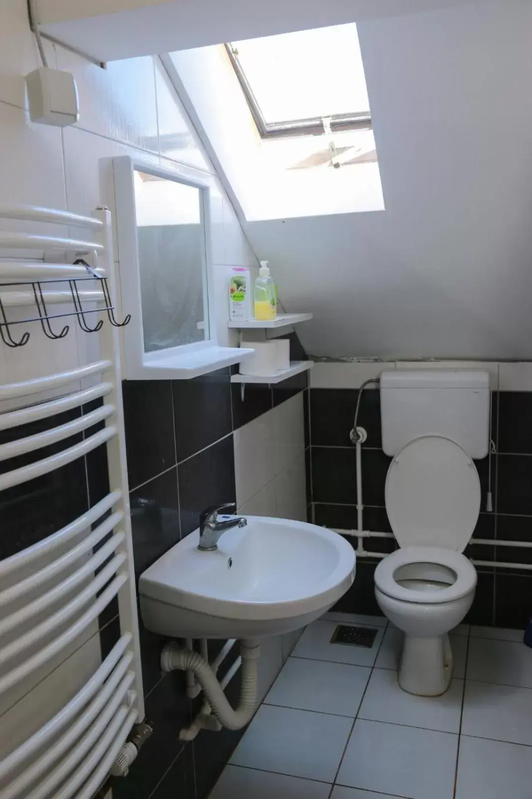 Economy Quadruple Room in Vila Viktori Economy Quadruple Room in Vila Viktori