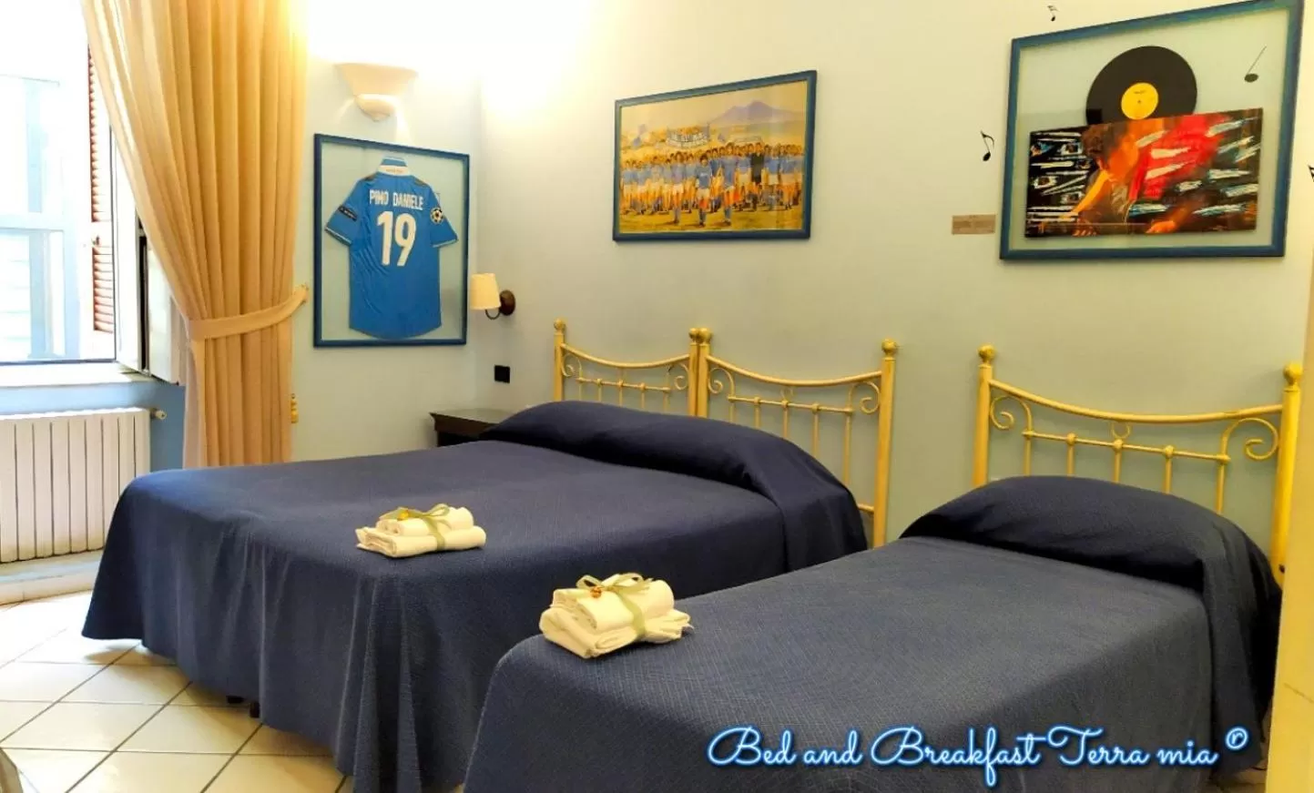 Decorative detail, Bed in B&B Terra Mia Napoli