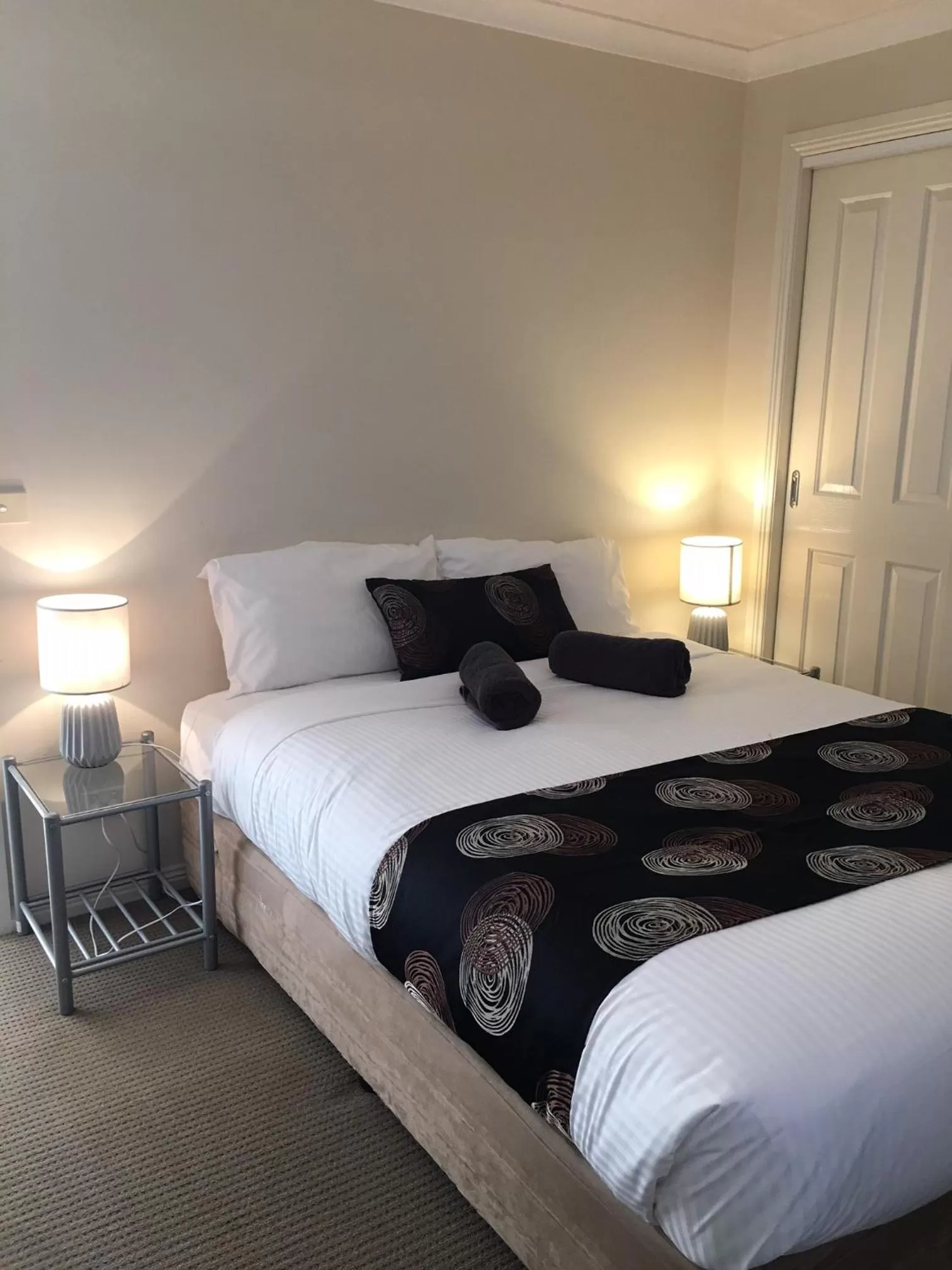 Bed in Melton Motor Inn and Apartments