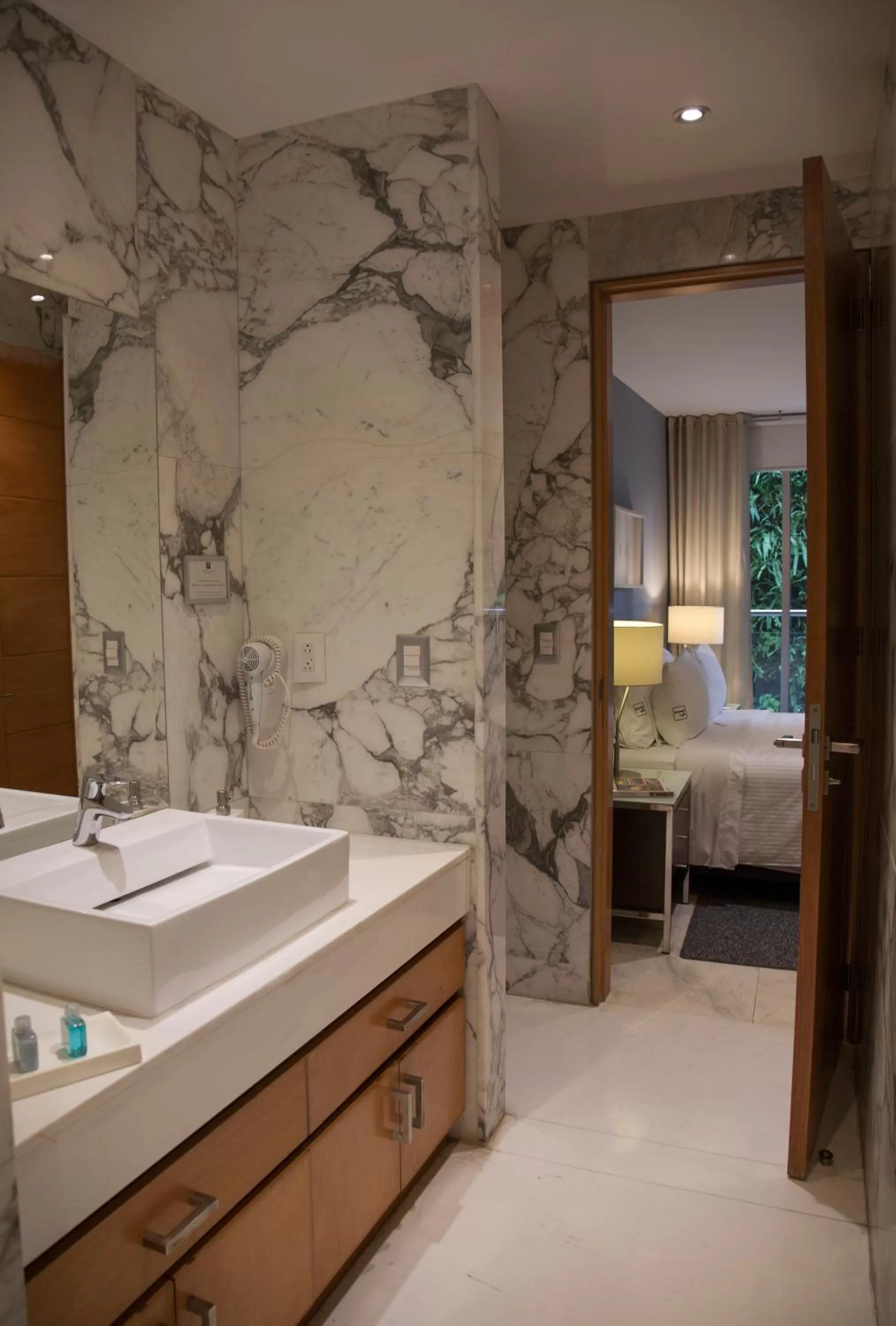 Photo of the whole room, Bed in Pennsylvania Suites