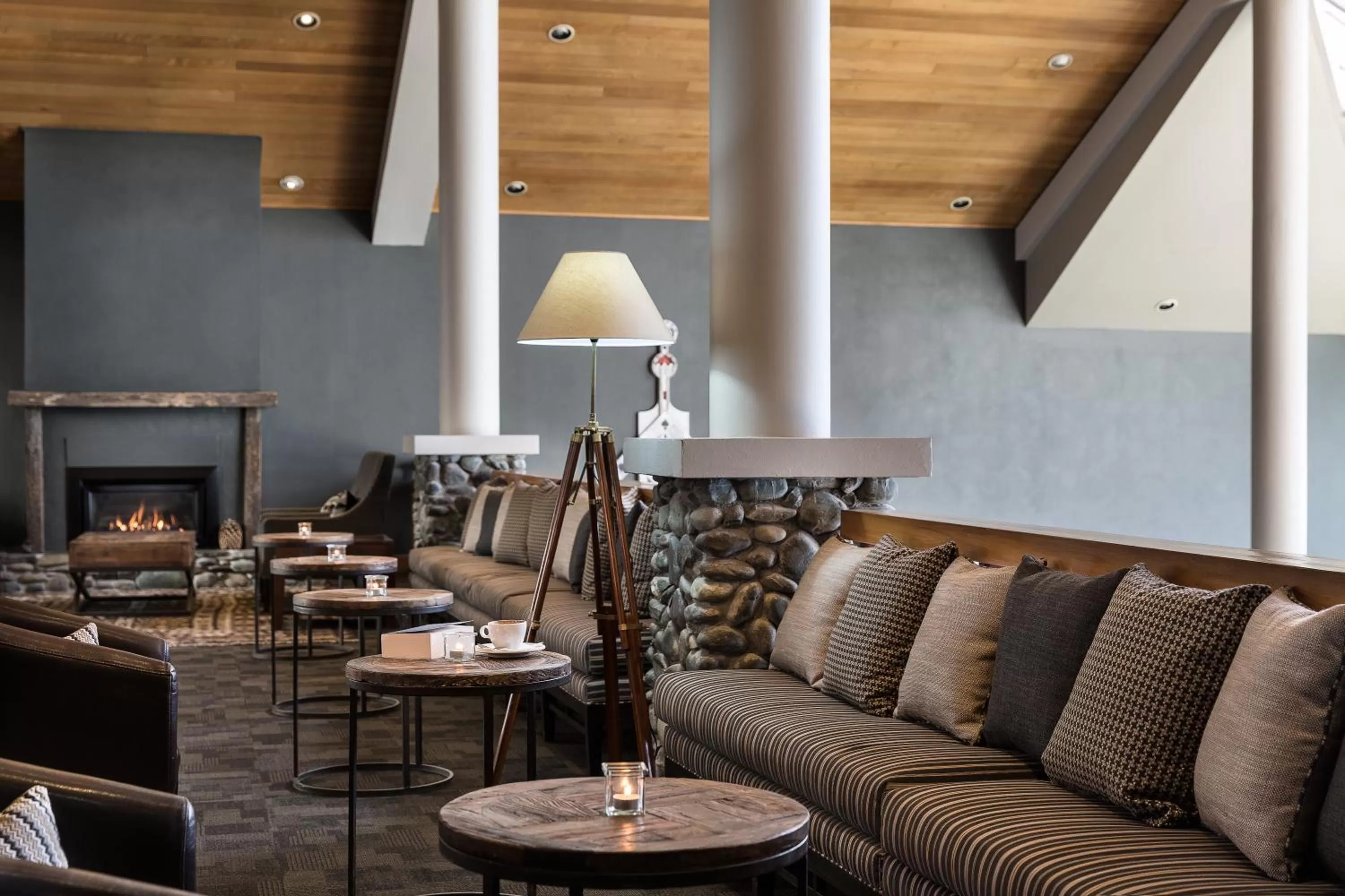 Lounge or bar in Mercure Queenstown Resort