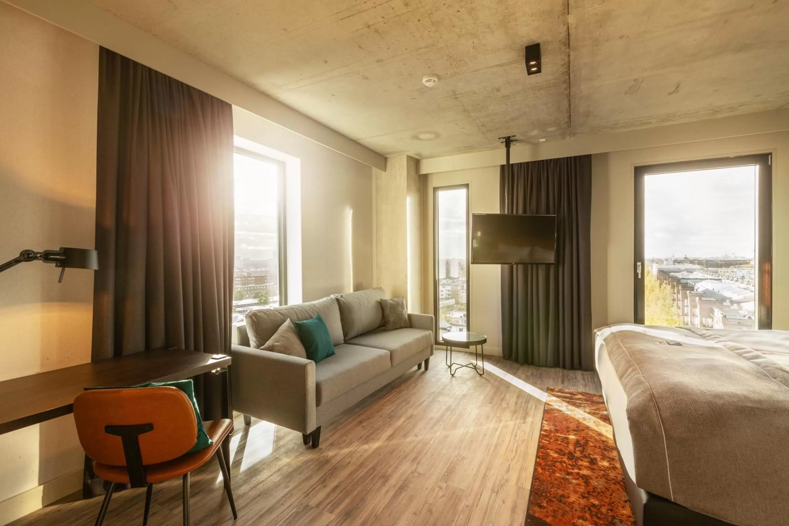 Photo of the whole room, Bed in Holiday Inn - the niu, Fender Amsterdam