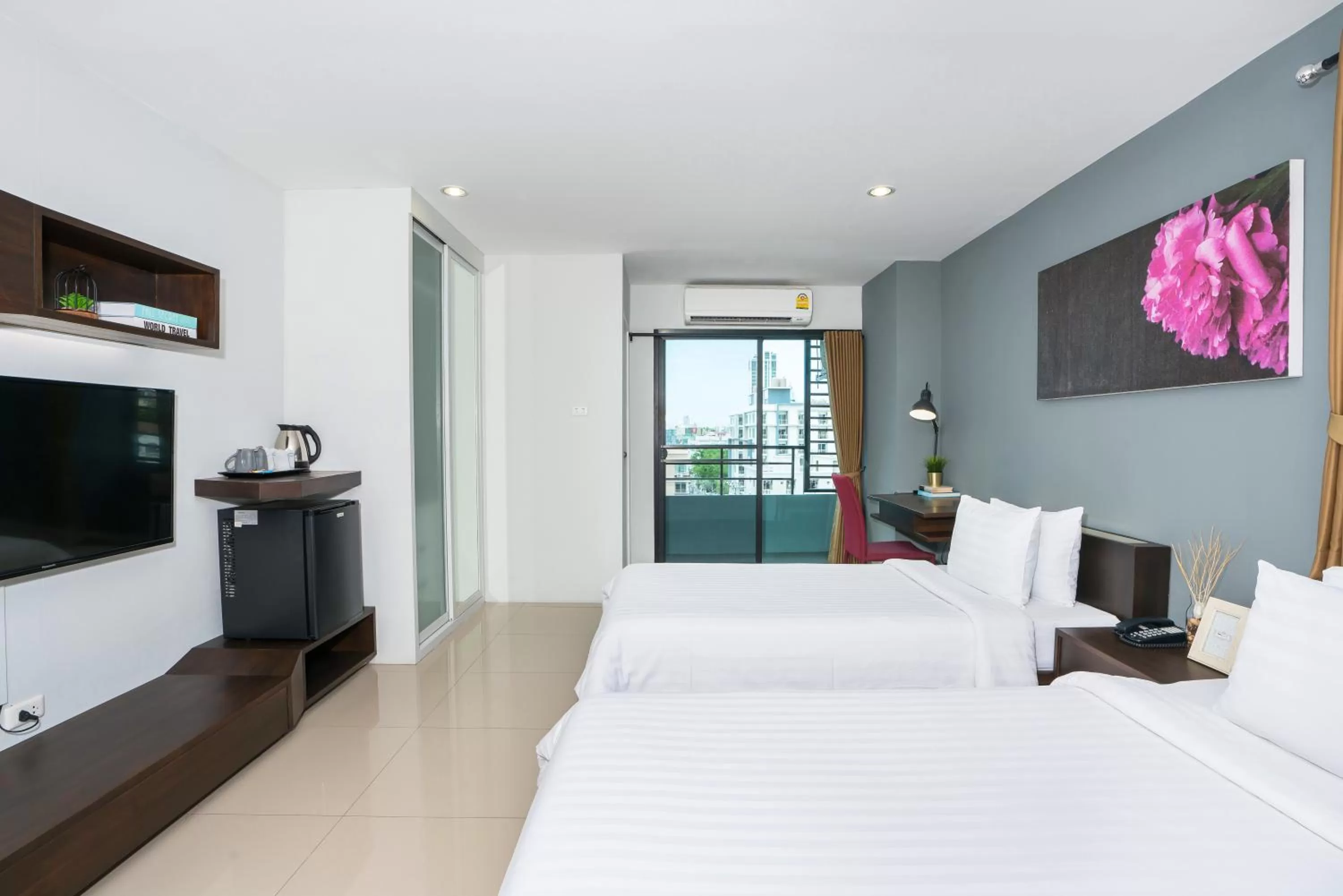 Photo of the whole room, Bed in De Botan Srinakarin Hotel & Residence