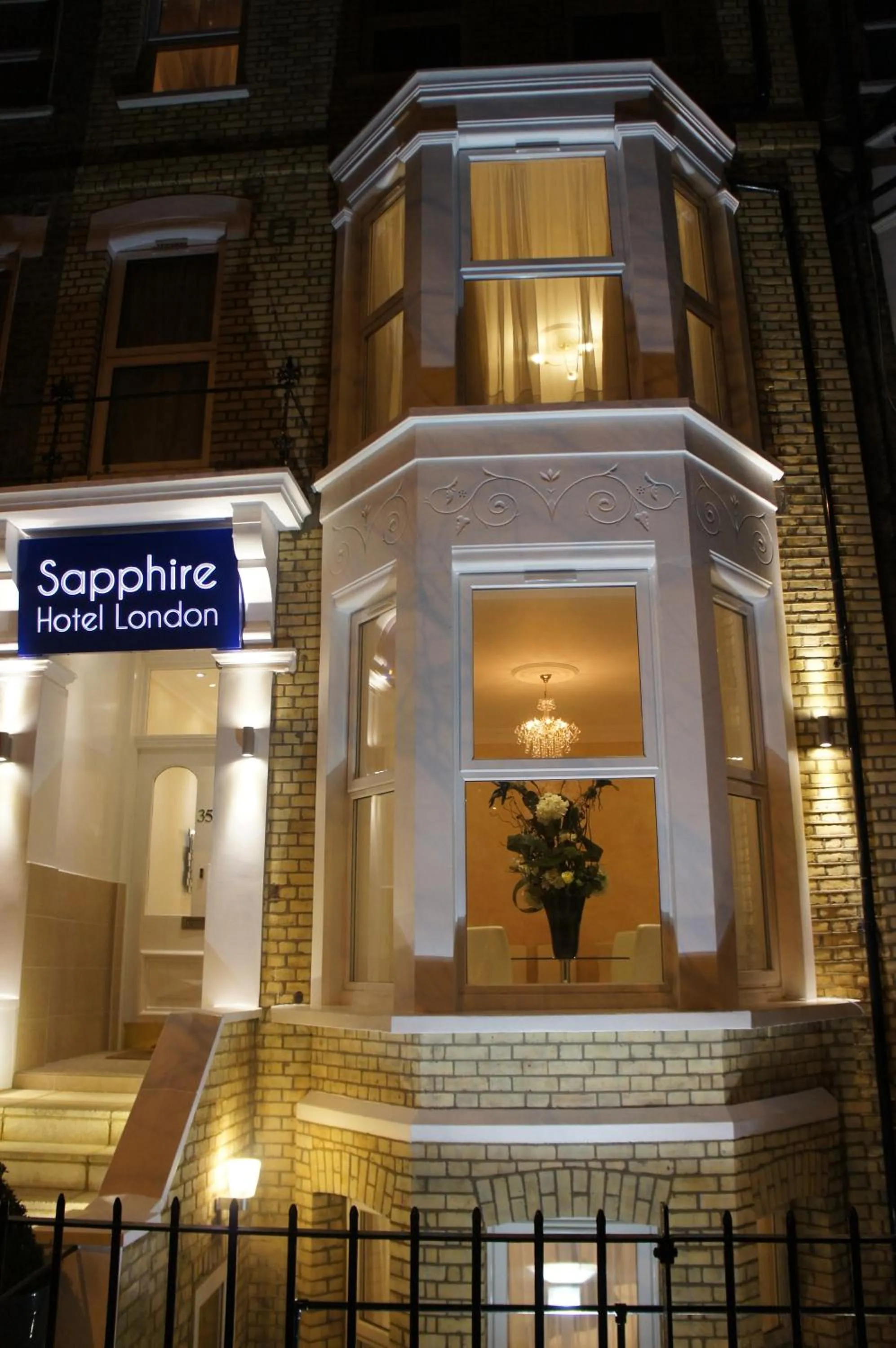 Facade/entrance in Sapphire Hotel London