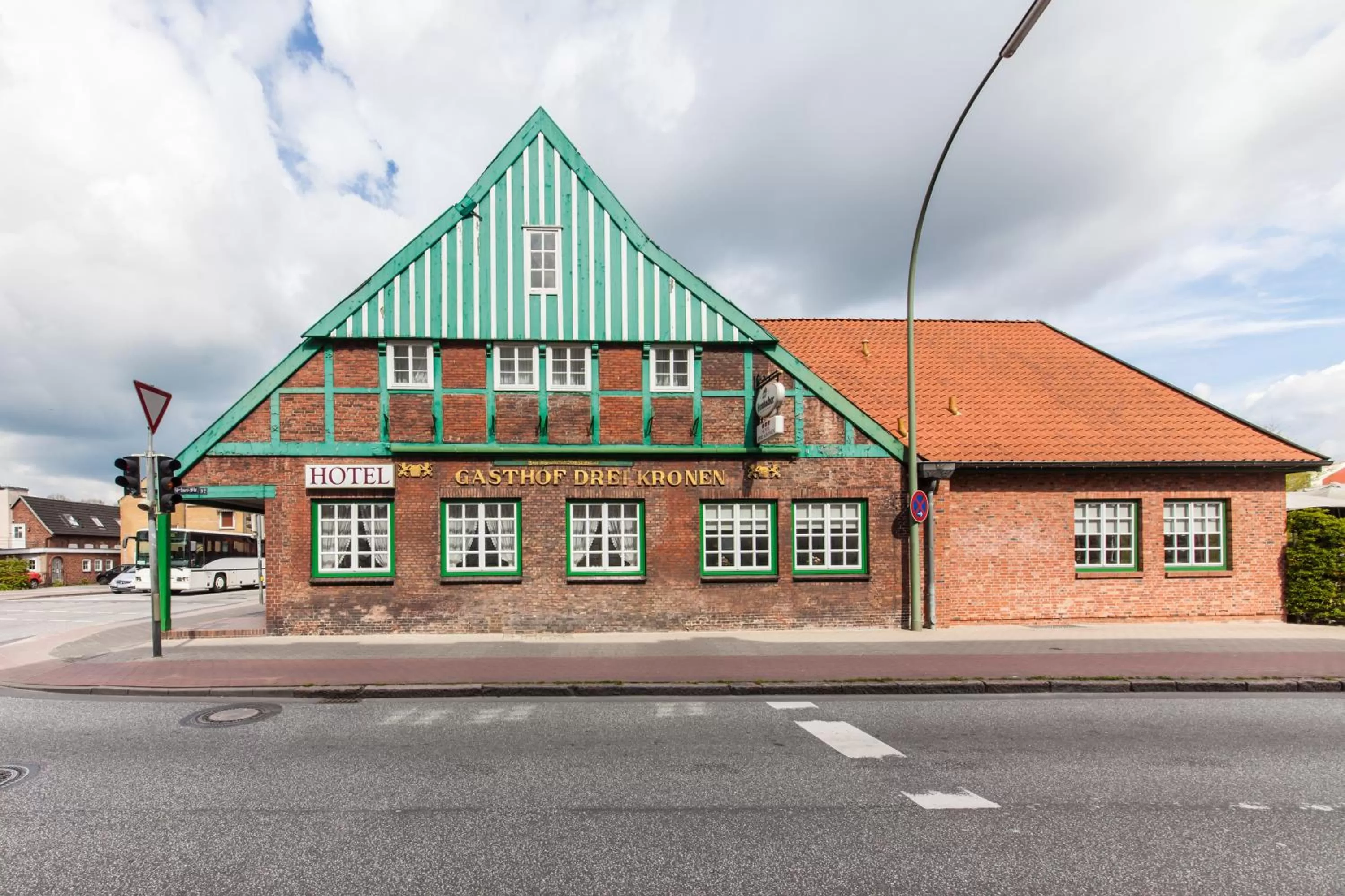 Property building in Hotel Drei Kronen Elmshorn