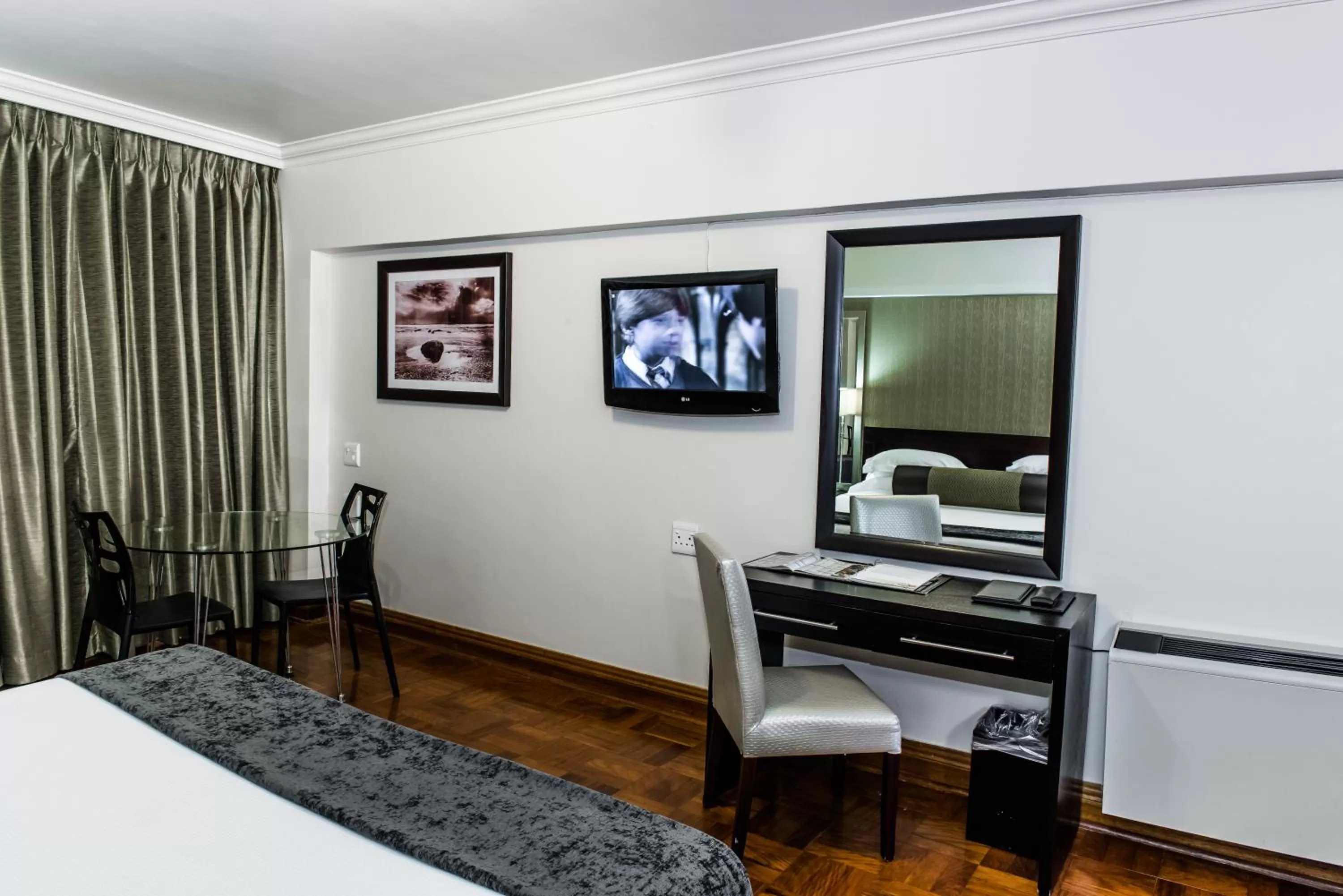 Bedroom, Bed in Belaire Suites Hotel