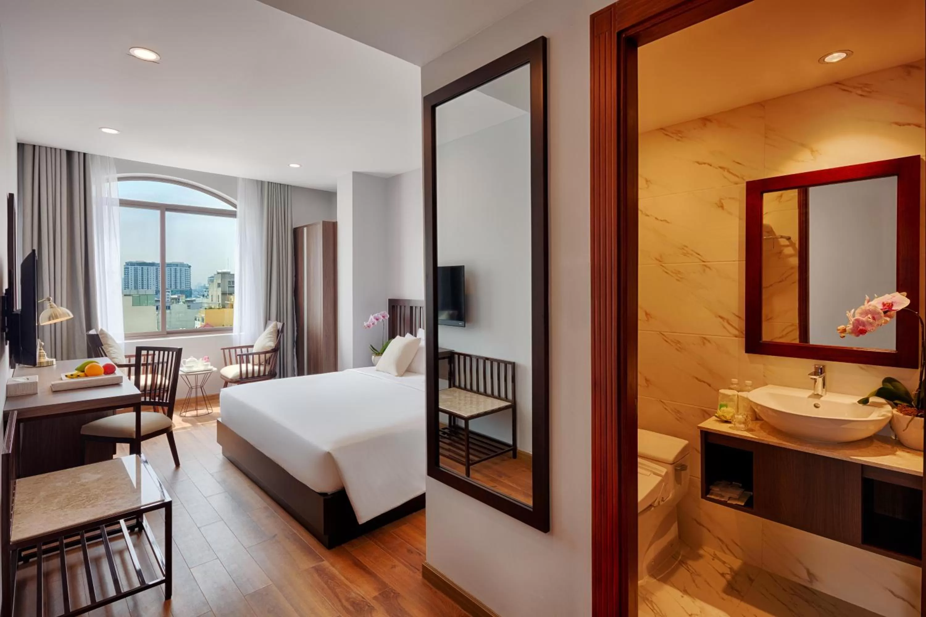 Photo of the whole room, Bed in Happy Life Grand Hotel & Rooftop Skybar