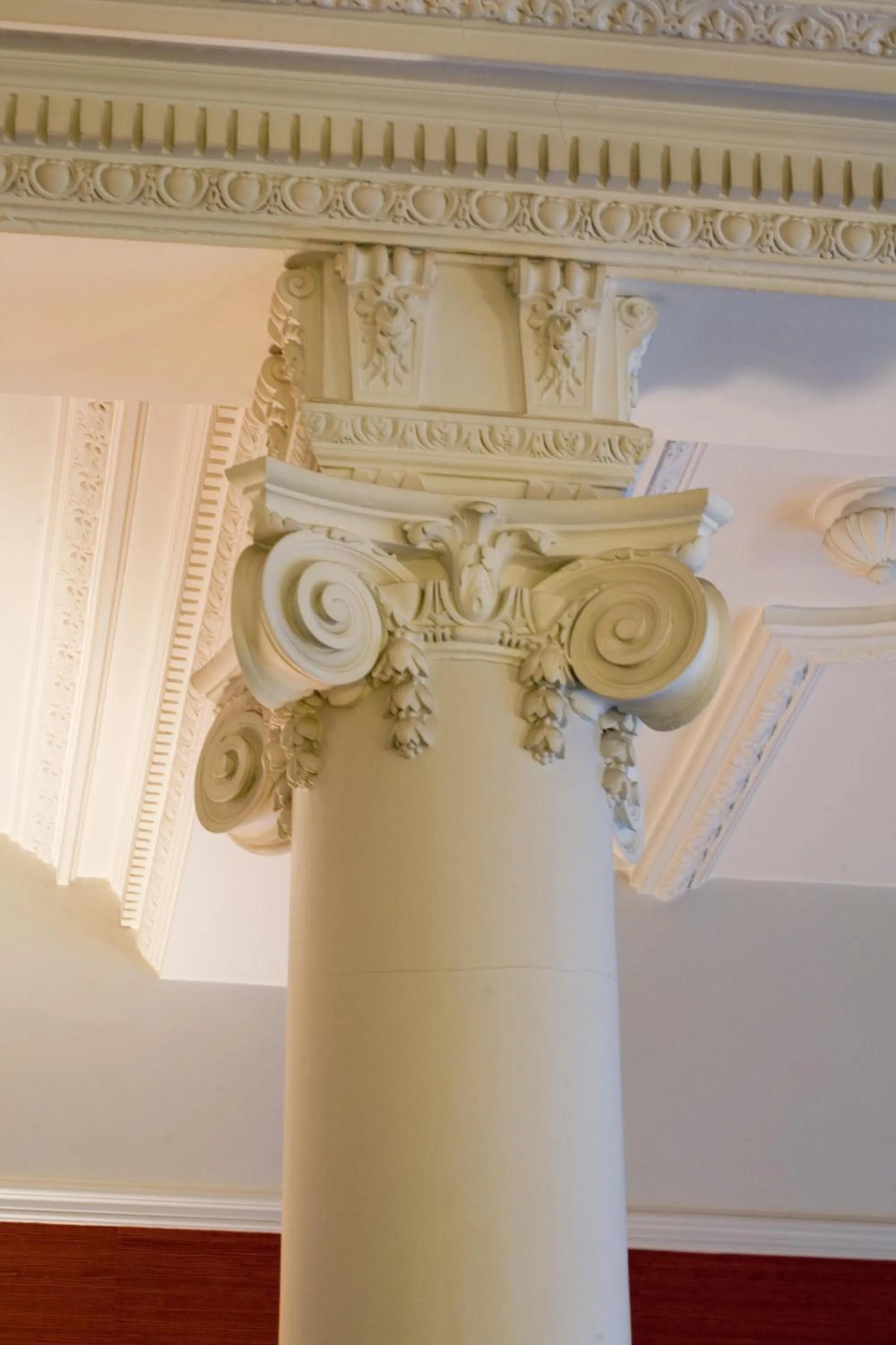 Decorative detail in Logis Le Midland