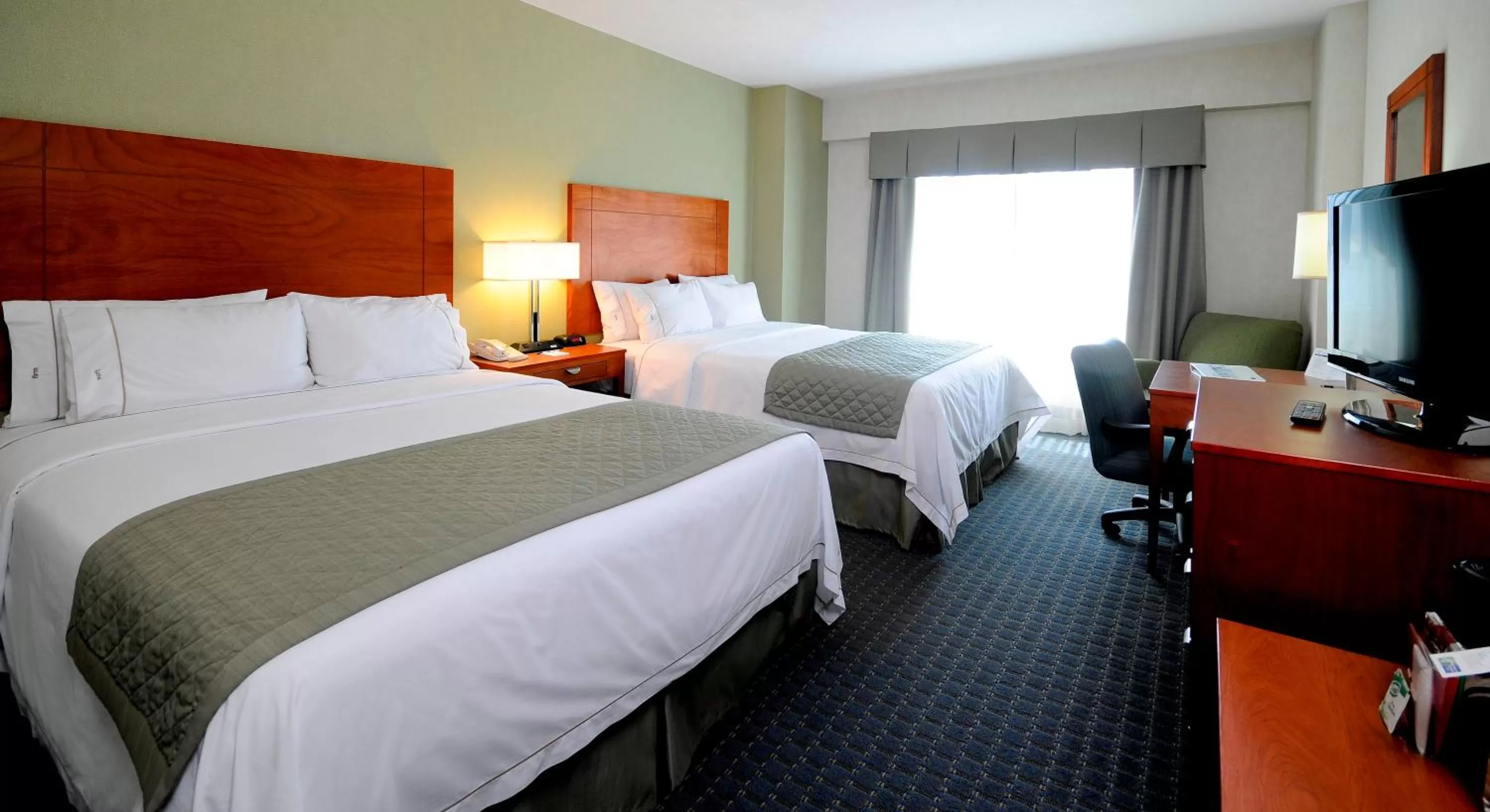 Photo of the whole room, Bed in Holiday Inn Express & Suites Toluca Zona Aeropuerto by IHG