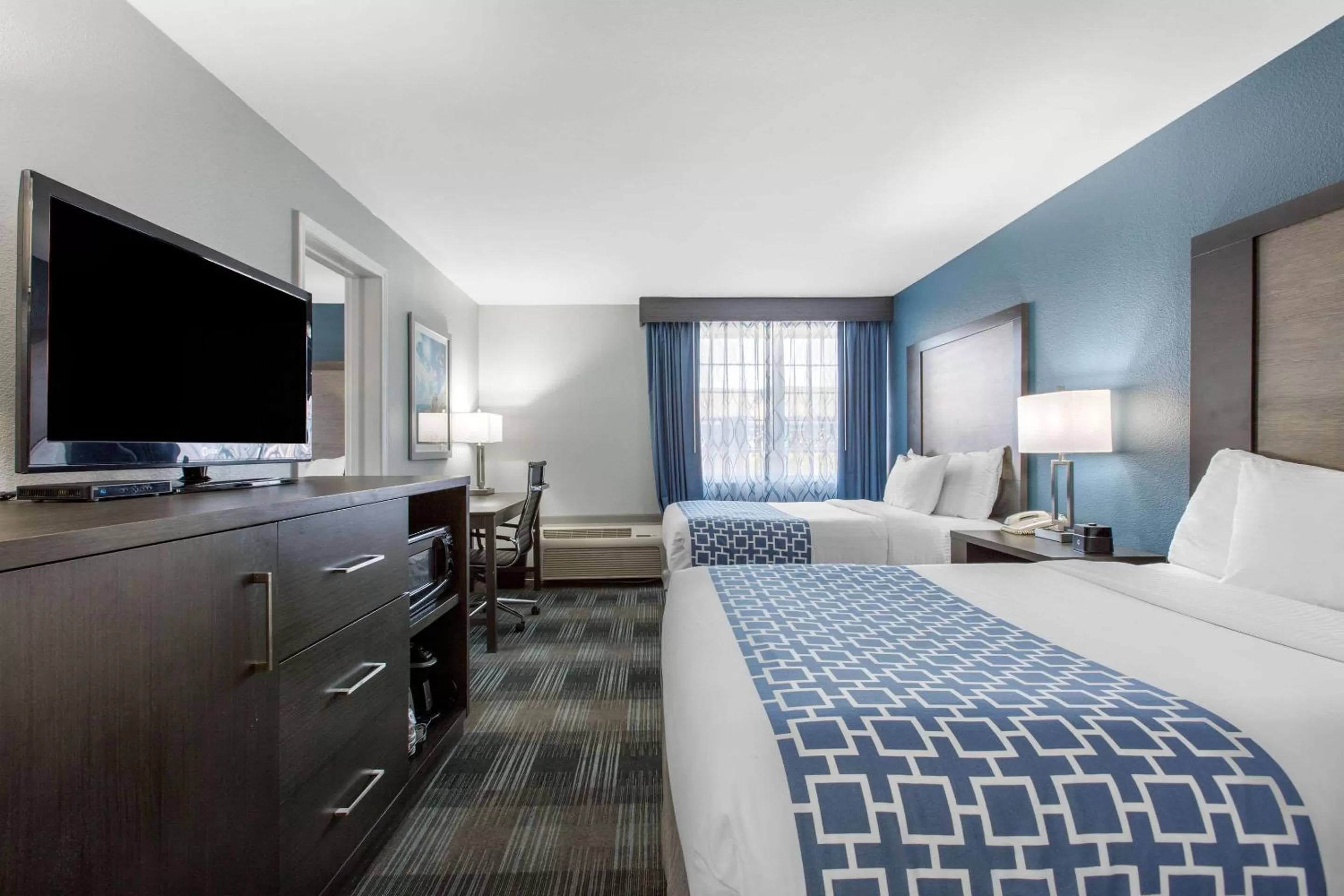 Photo of the whole room, Bed in Cielo Hotel Bishop-Mammoth, an Ascend Collection Hotel
