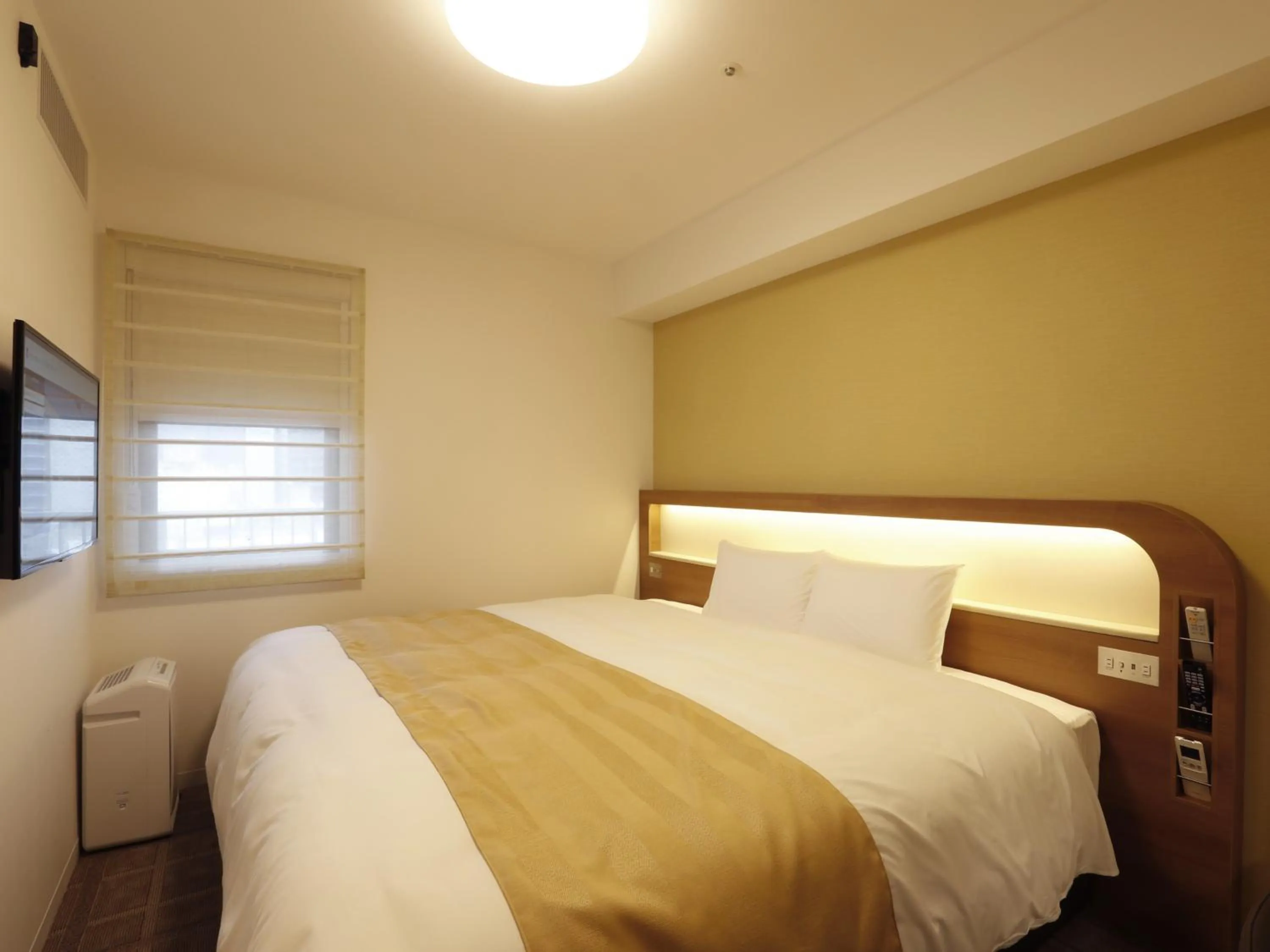 Photo of the whole room, Bed in Hotel Sunroute Sopra Kobe Annesso
