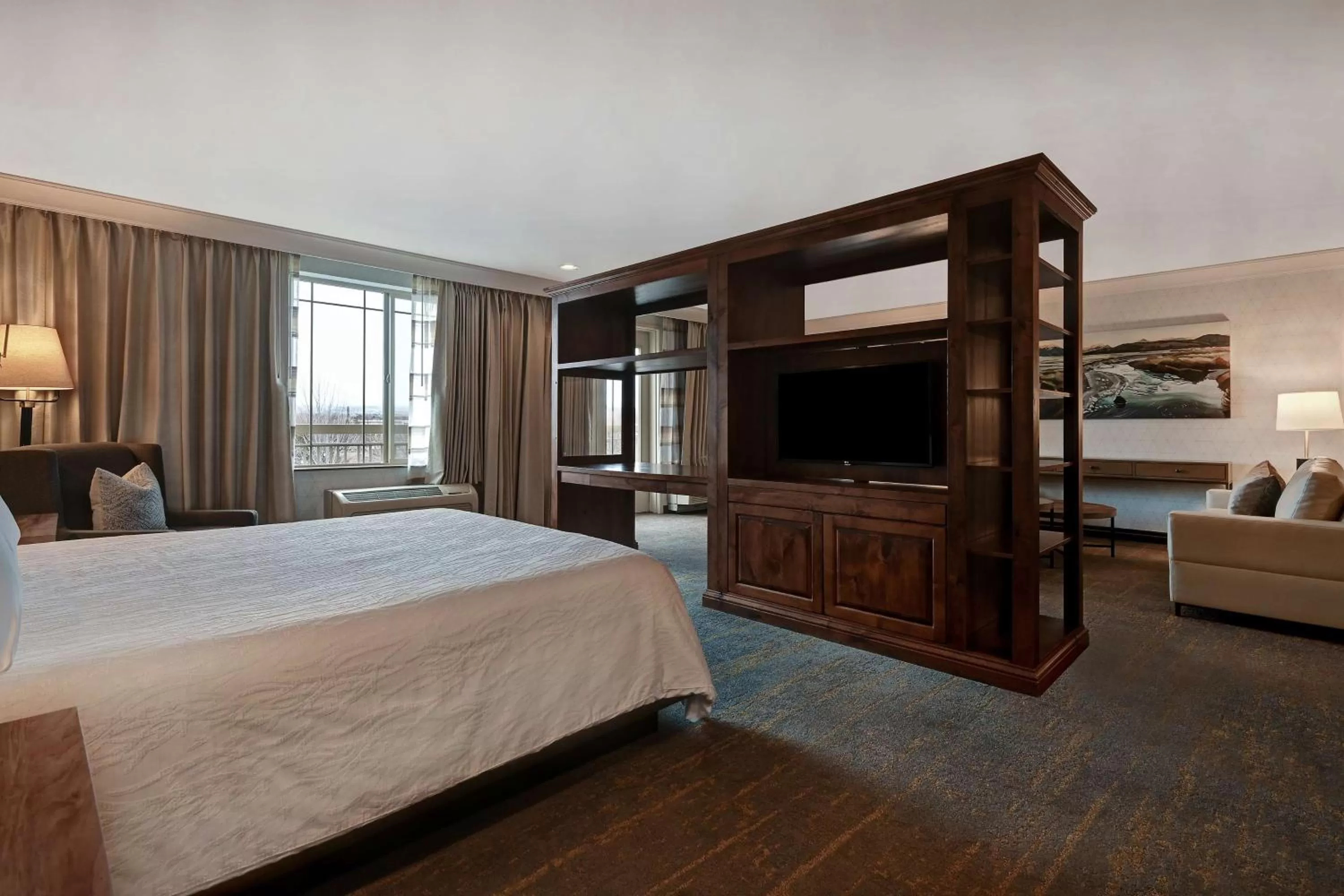 Living room, Bed in Hilton Garden Inn Boise / Eagle