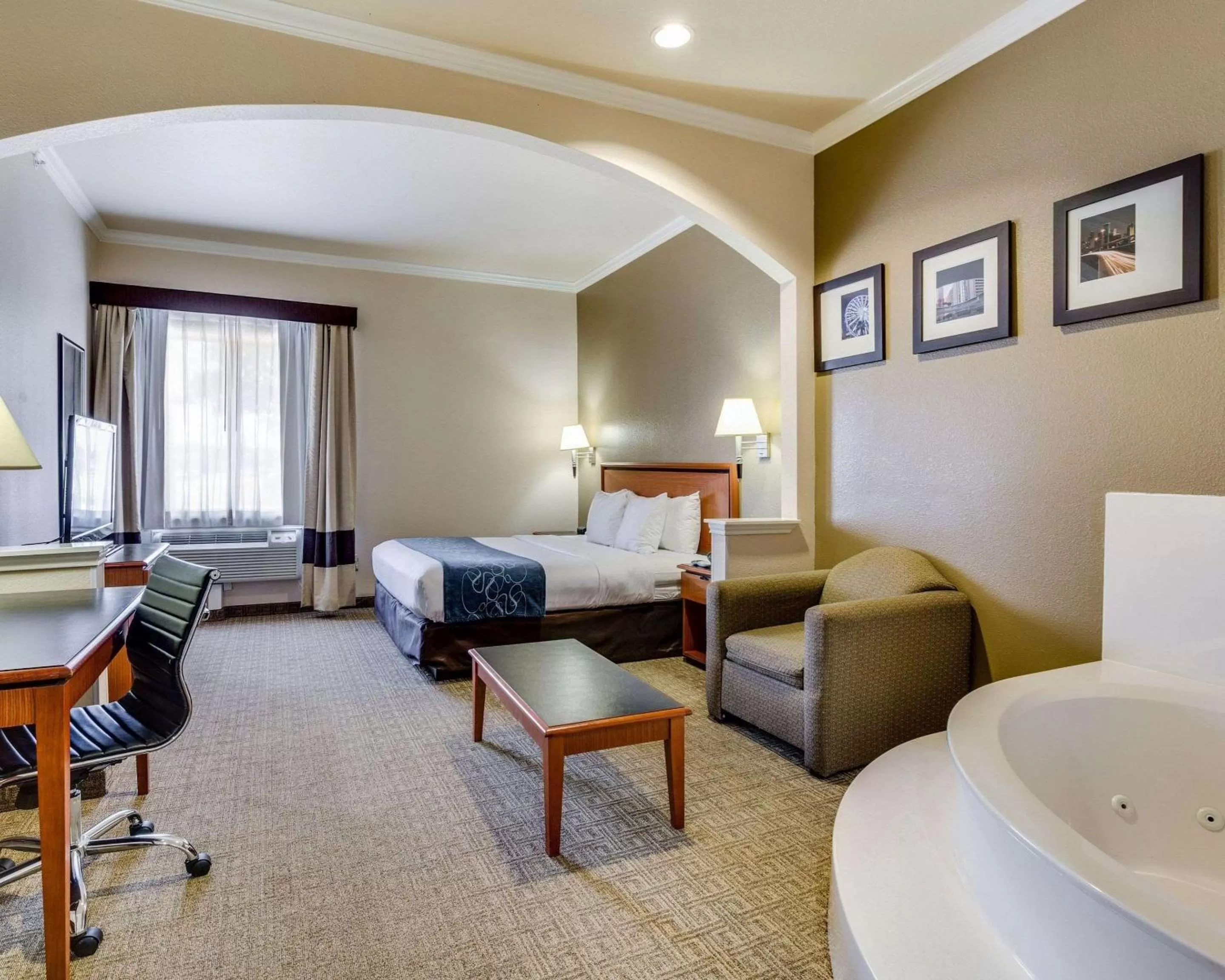 Photo of the whole room in Comfort Suites Deer Park Pasadena