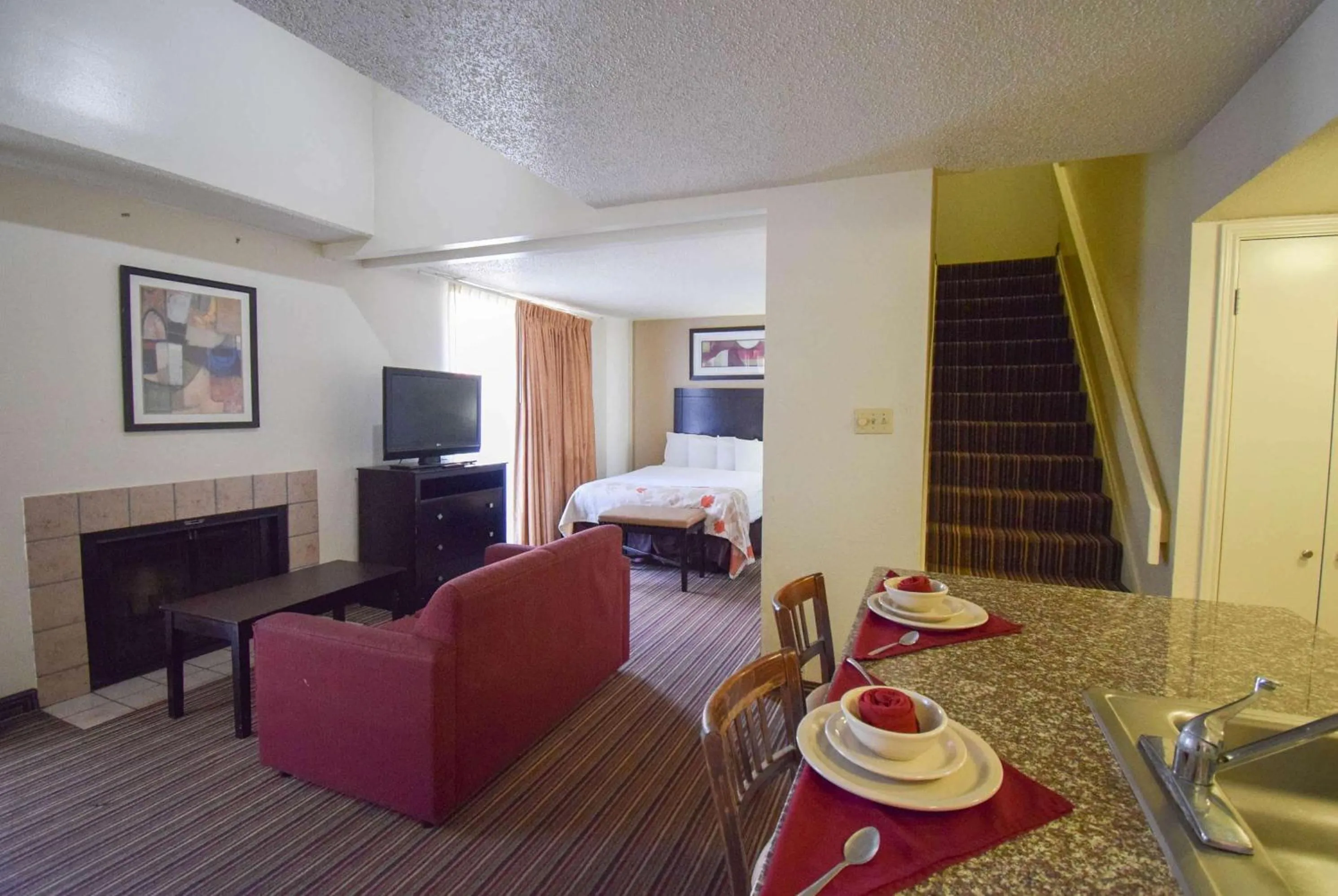 Photo of the whole room, Bed in Hawthorn Extended Stay by Wyndham Richardson