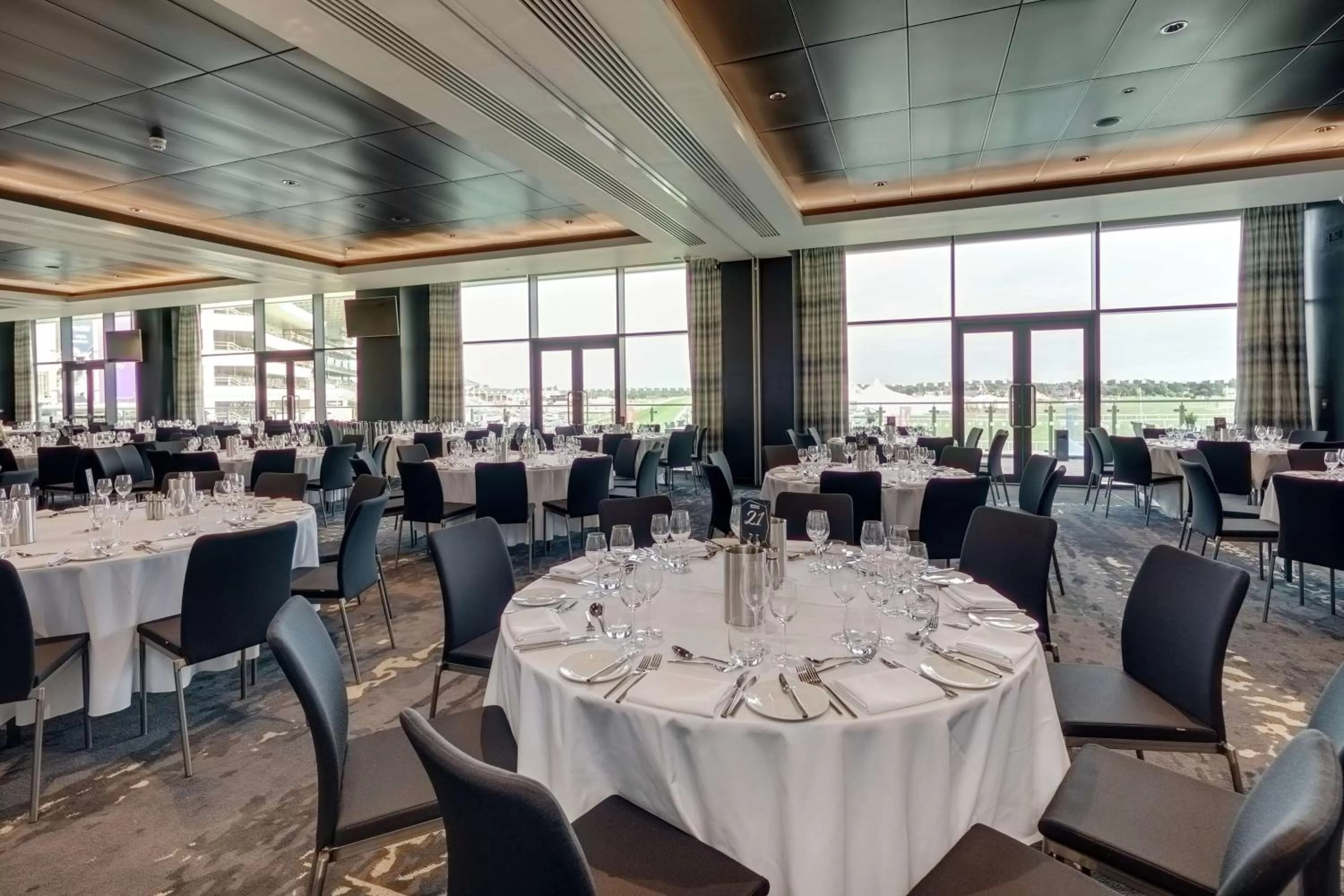 Restaurant/places to eat in Hilton Garden Inn Doncaster Racecourse