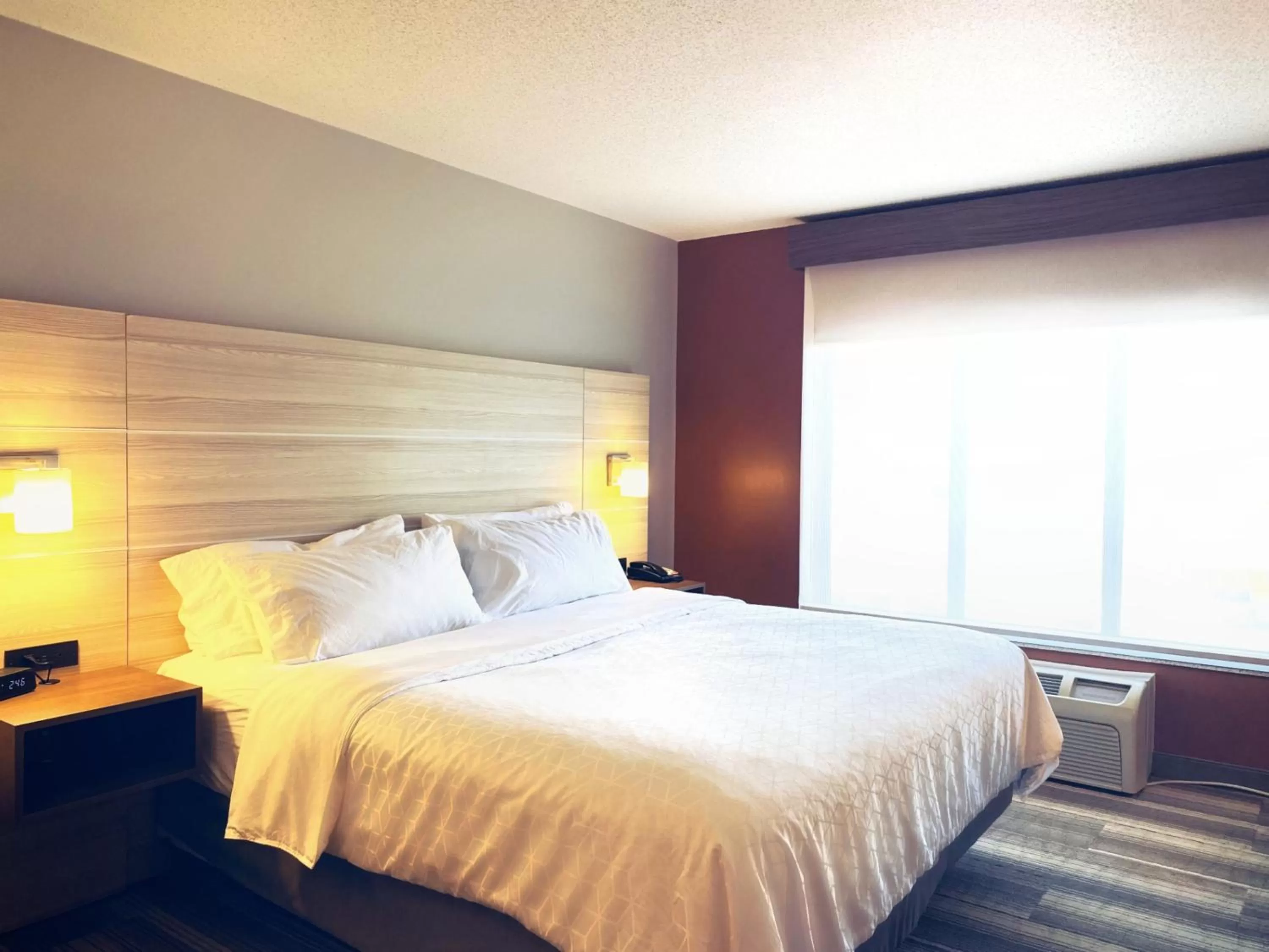 Bed in Holiday Inn Express Hotel & Suites Logansport by IHG