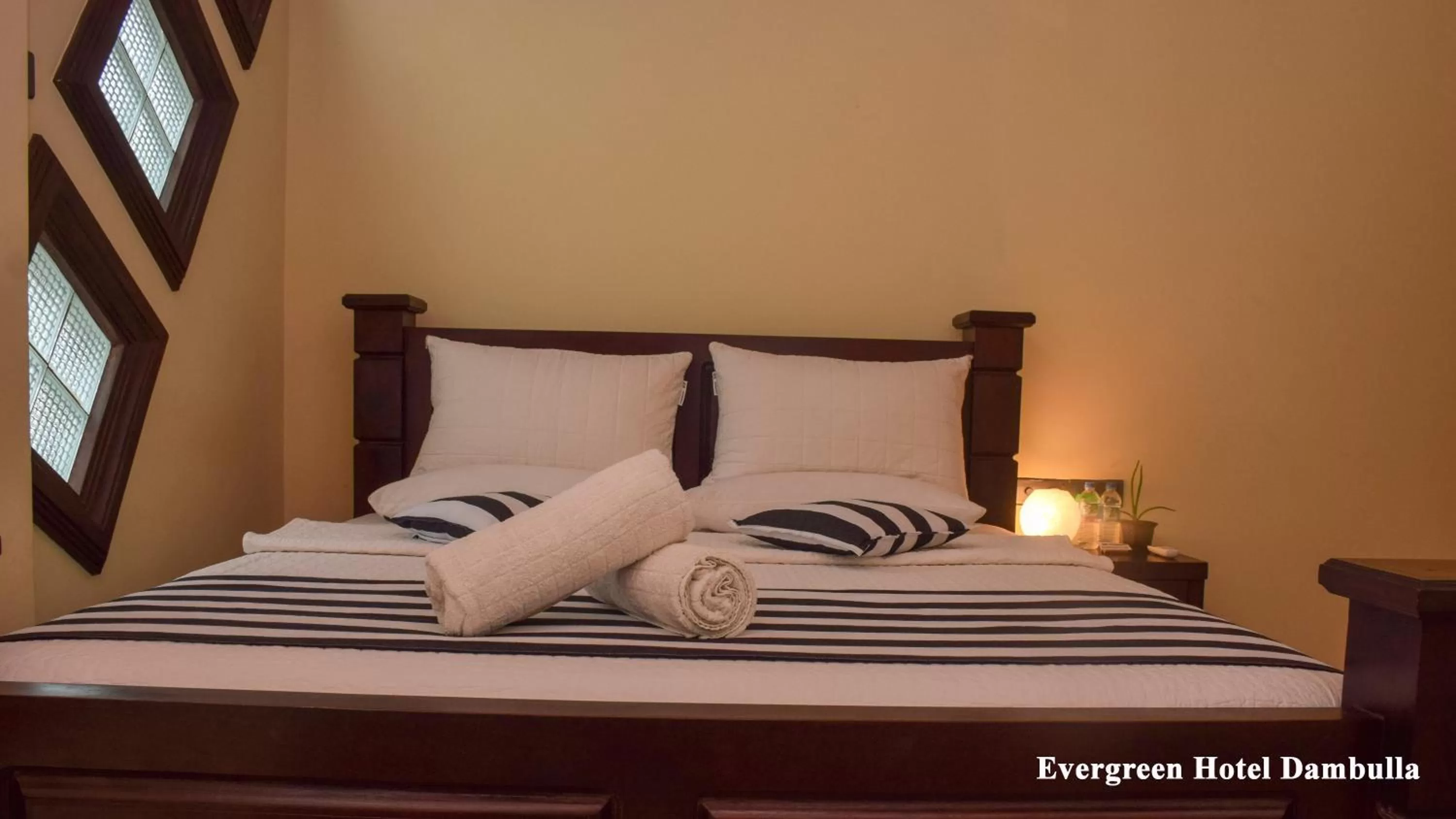 Bedroom, Bed in Evergreen Hotel Dambulla