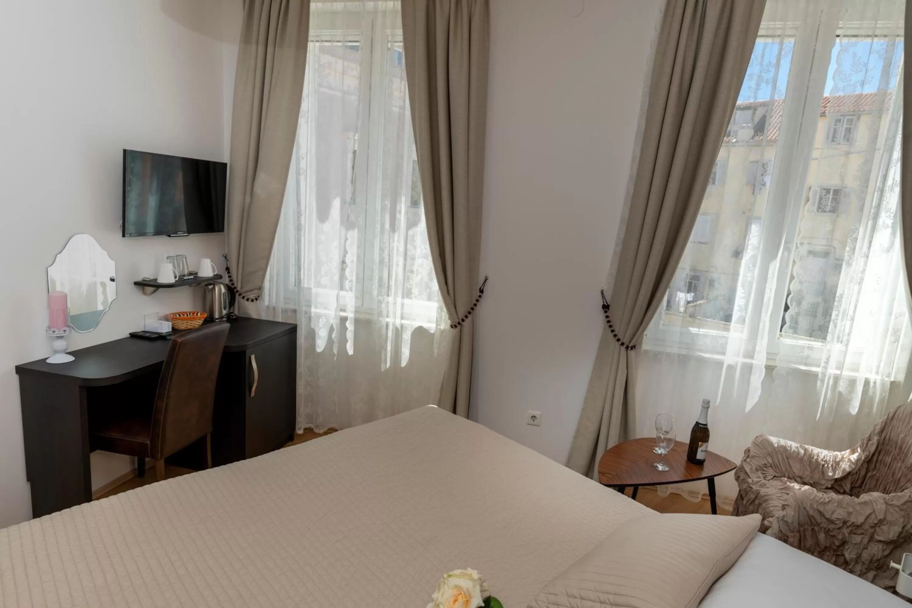 Bedroom, Bed in Deluxe Collection Hotel Kastel