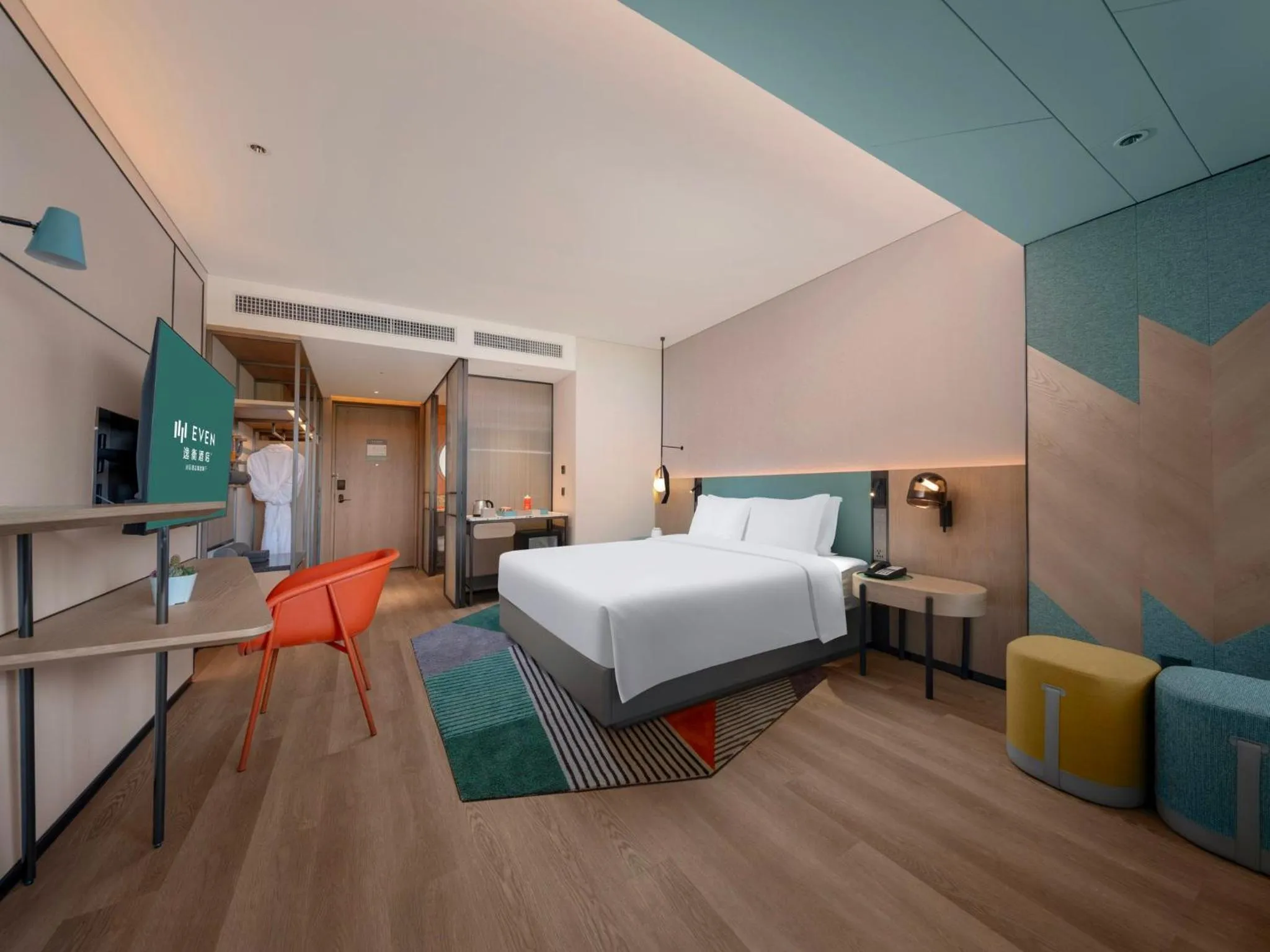 Photo of the whole room, Bed in EVEN Hotels Shenzhen Guangming Cloud Park by IHG