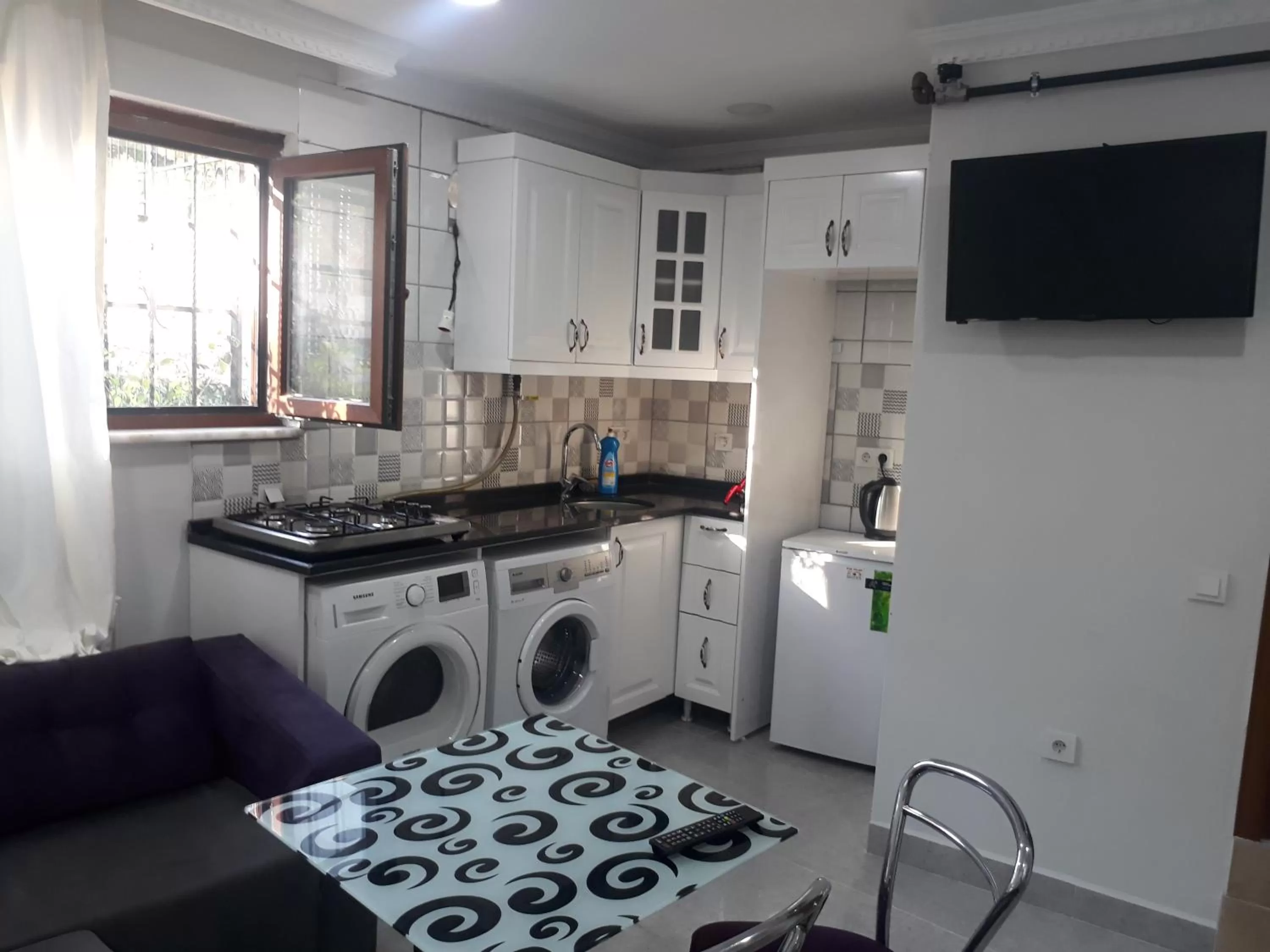 Kitchen or kitchenette, Kitchen/Kitchenette in Arat Apartments