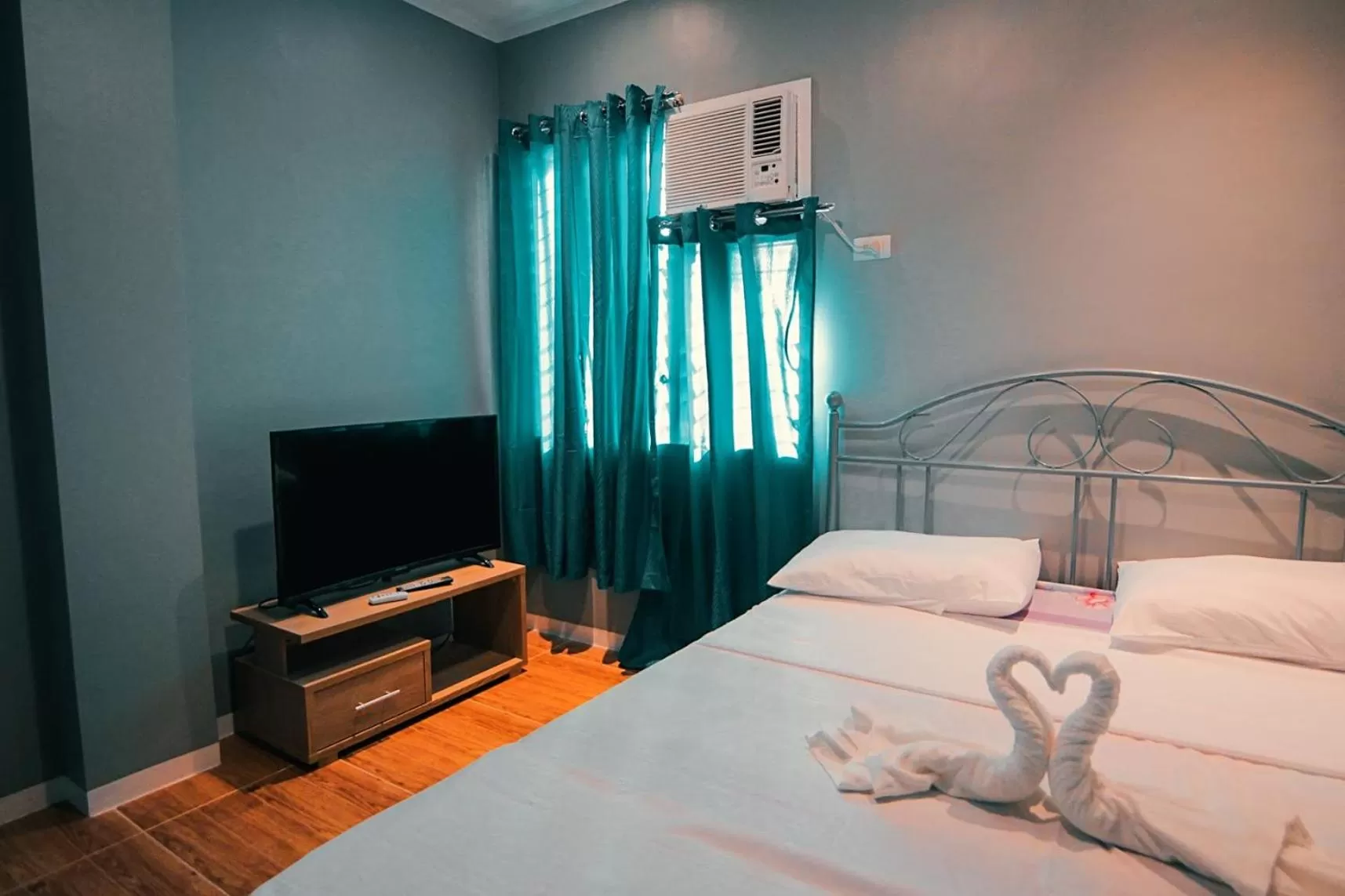 Bed in Kingswick Residences & Lodge