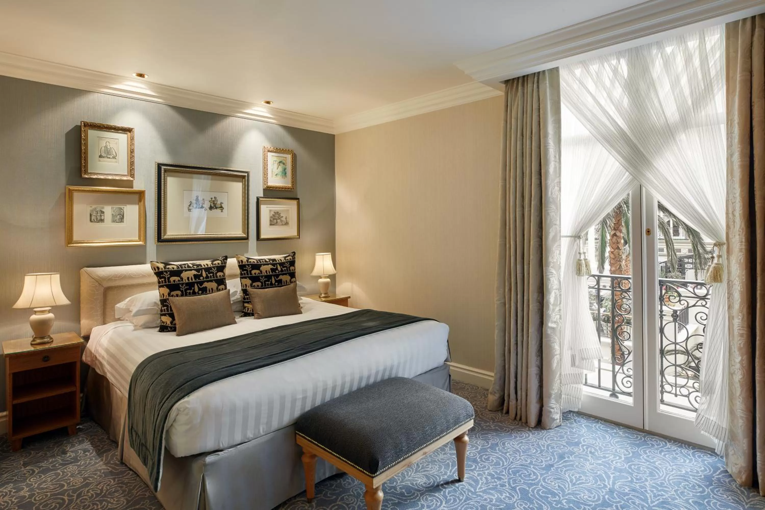 Bedroom, Bed in The Landmark London