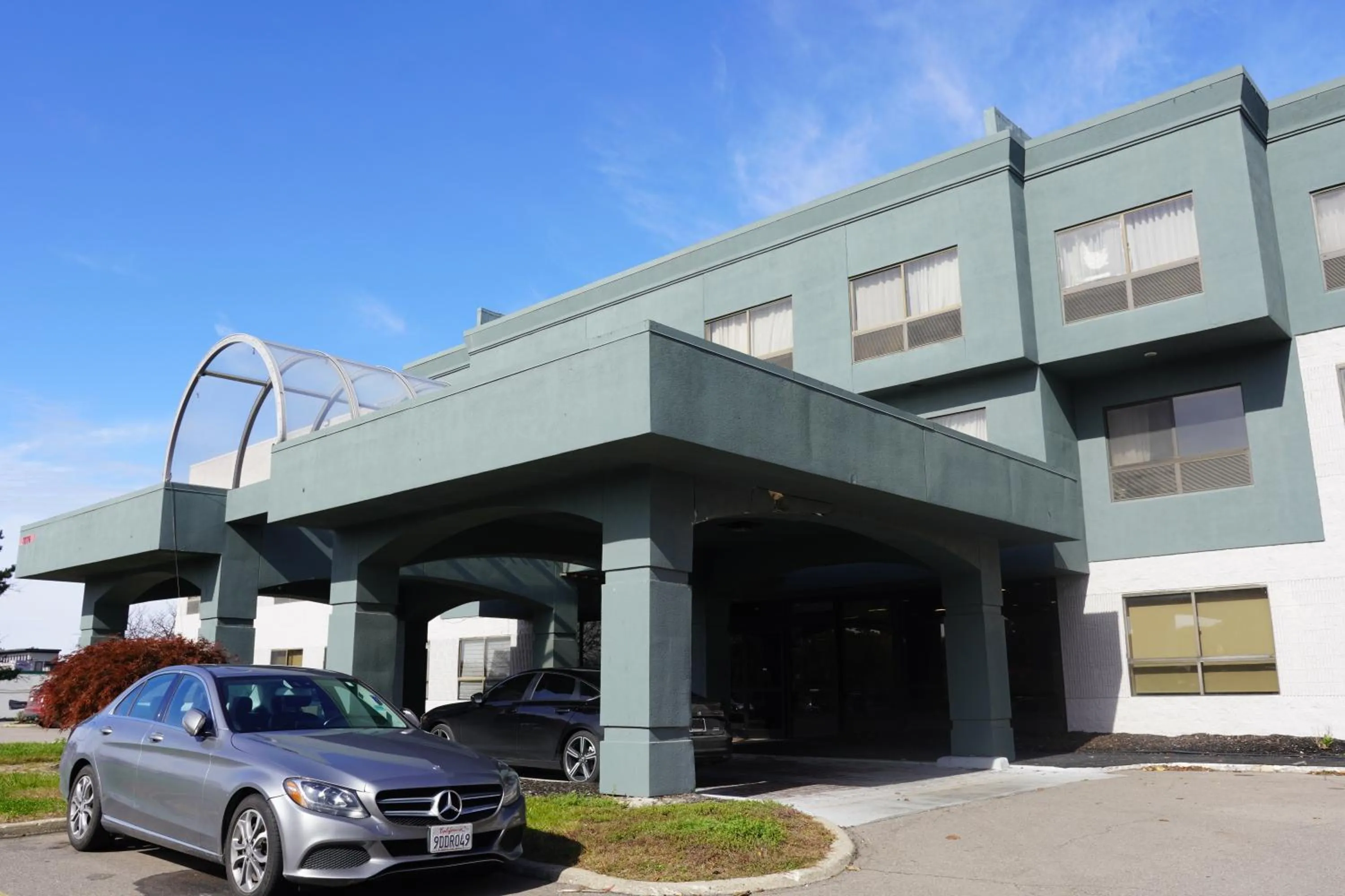 Property building in American Inn & Suites