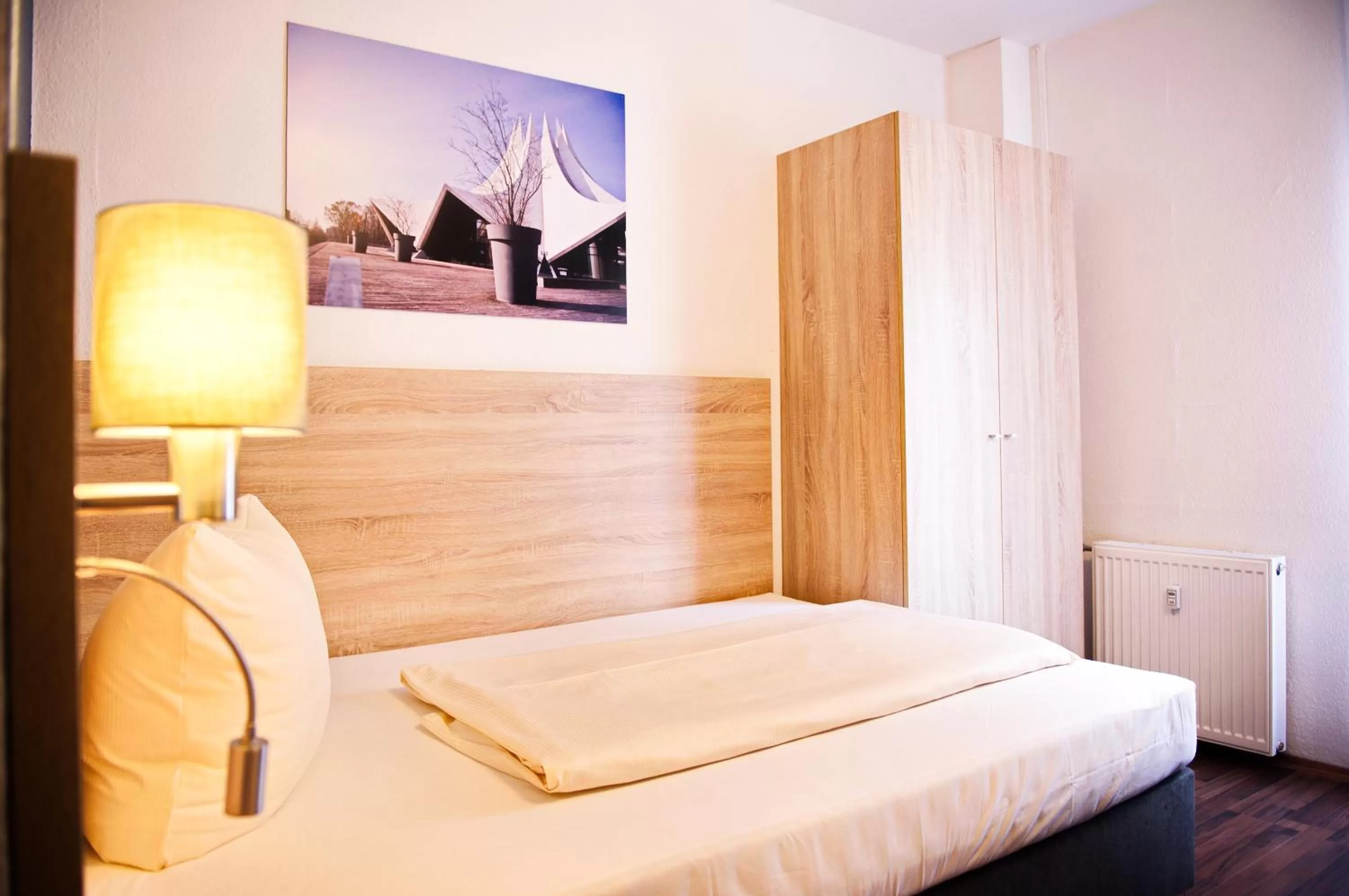 Photo of the whole room, Bed in BlnCty Hotel