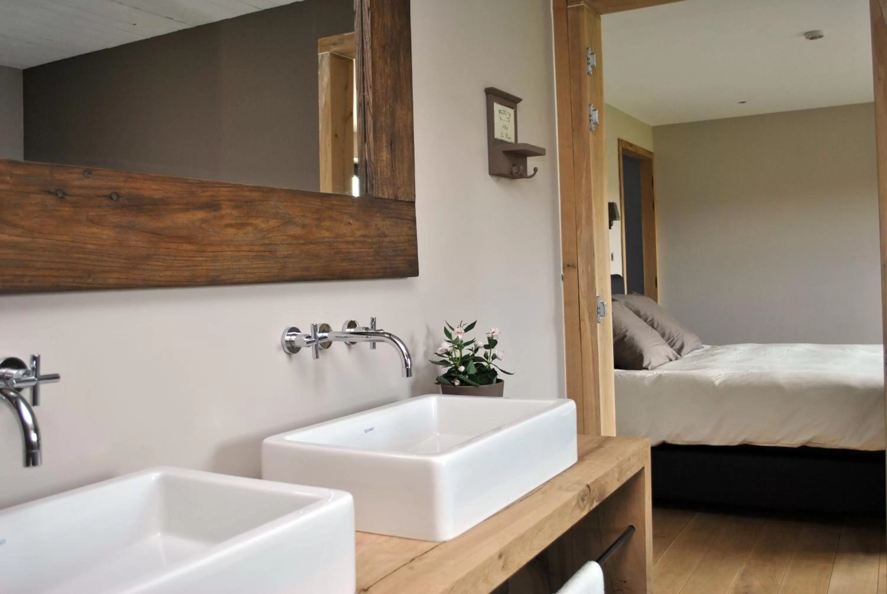 Bed, Bathroom in B&B Le Briquemont