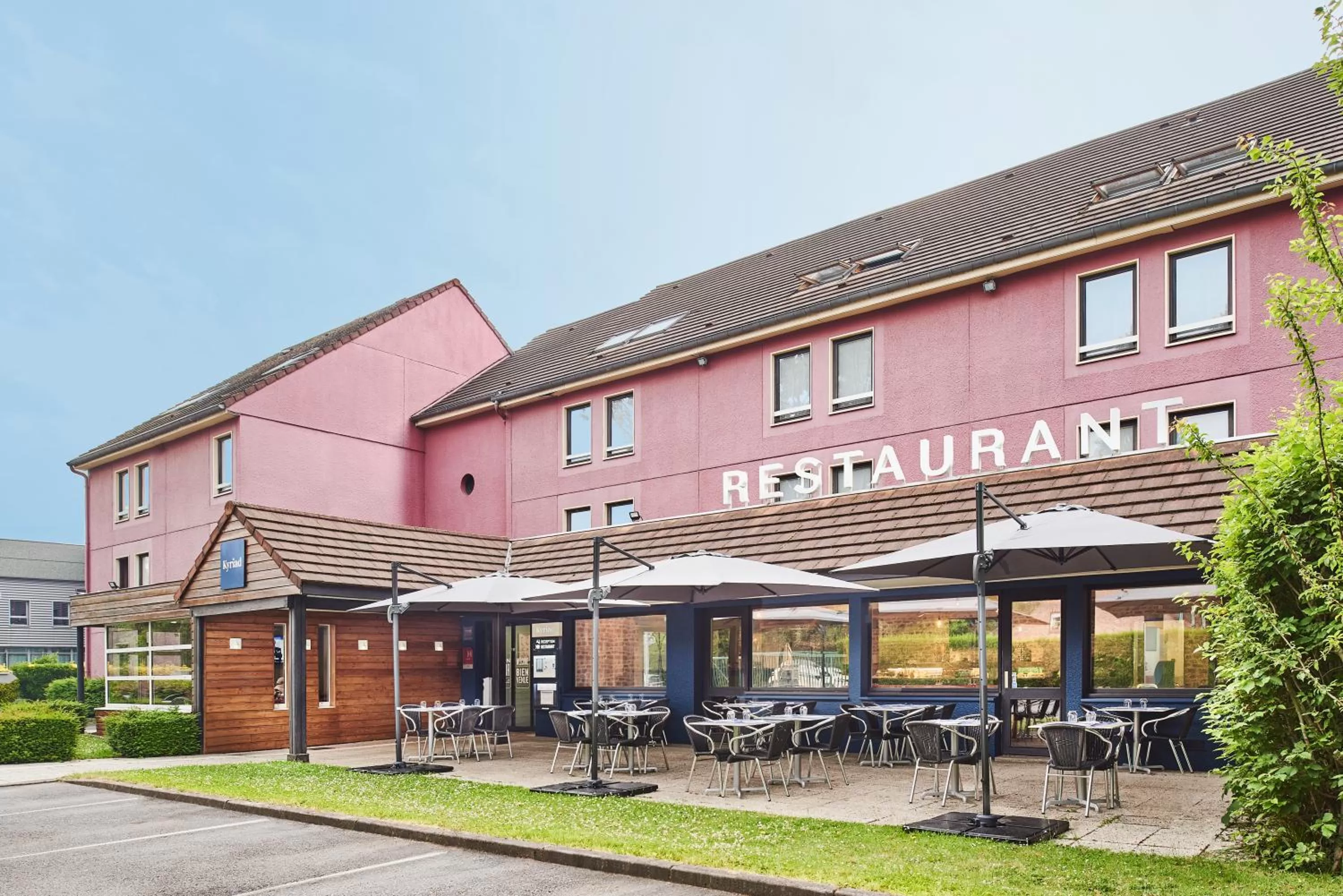 Patio in Kyriad Lille - Mons en Baroeul