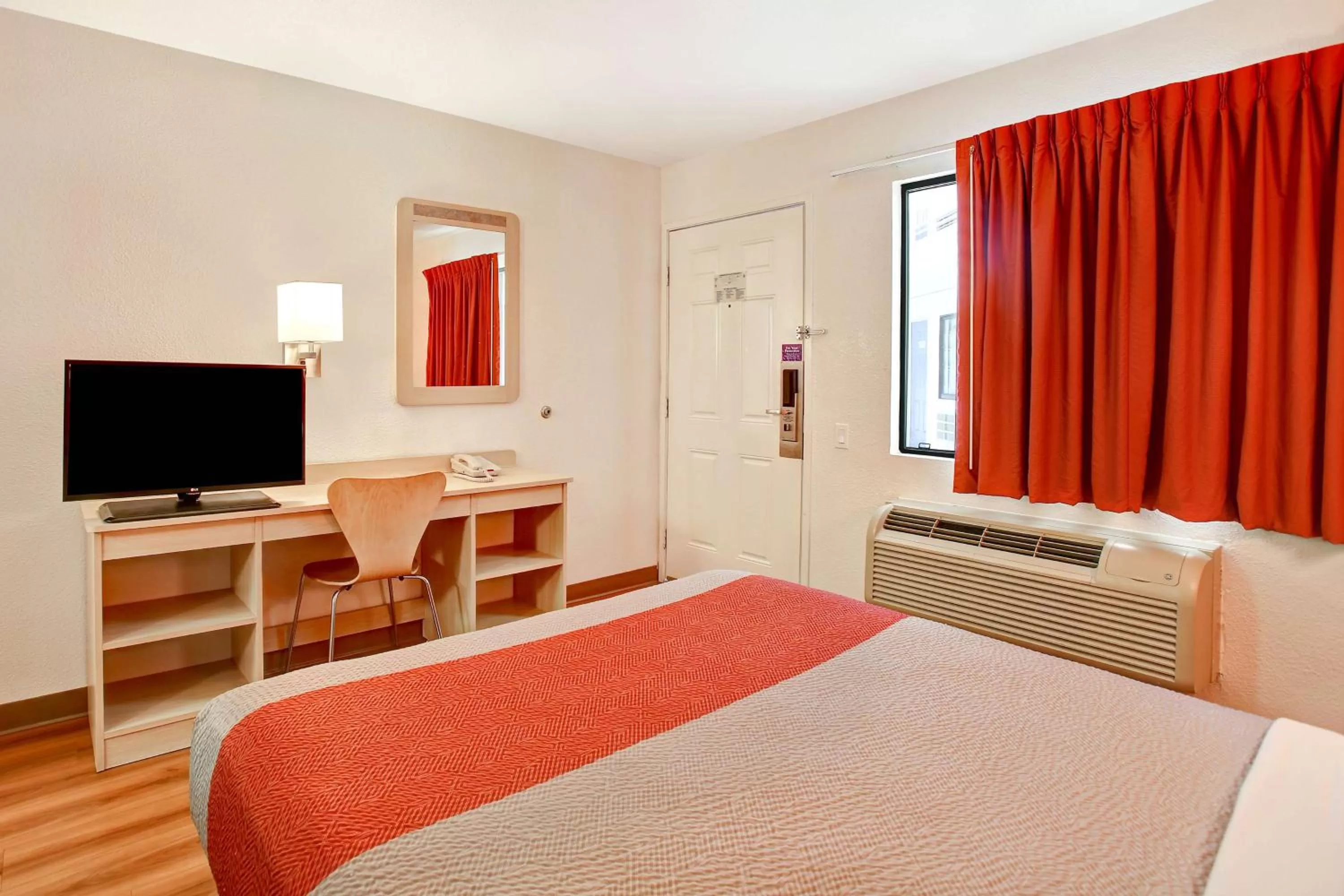 Queen Room - Disability Access in Motel 6-Fremont, CA - North