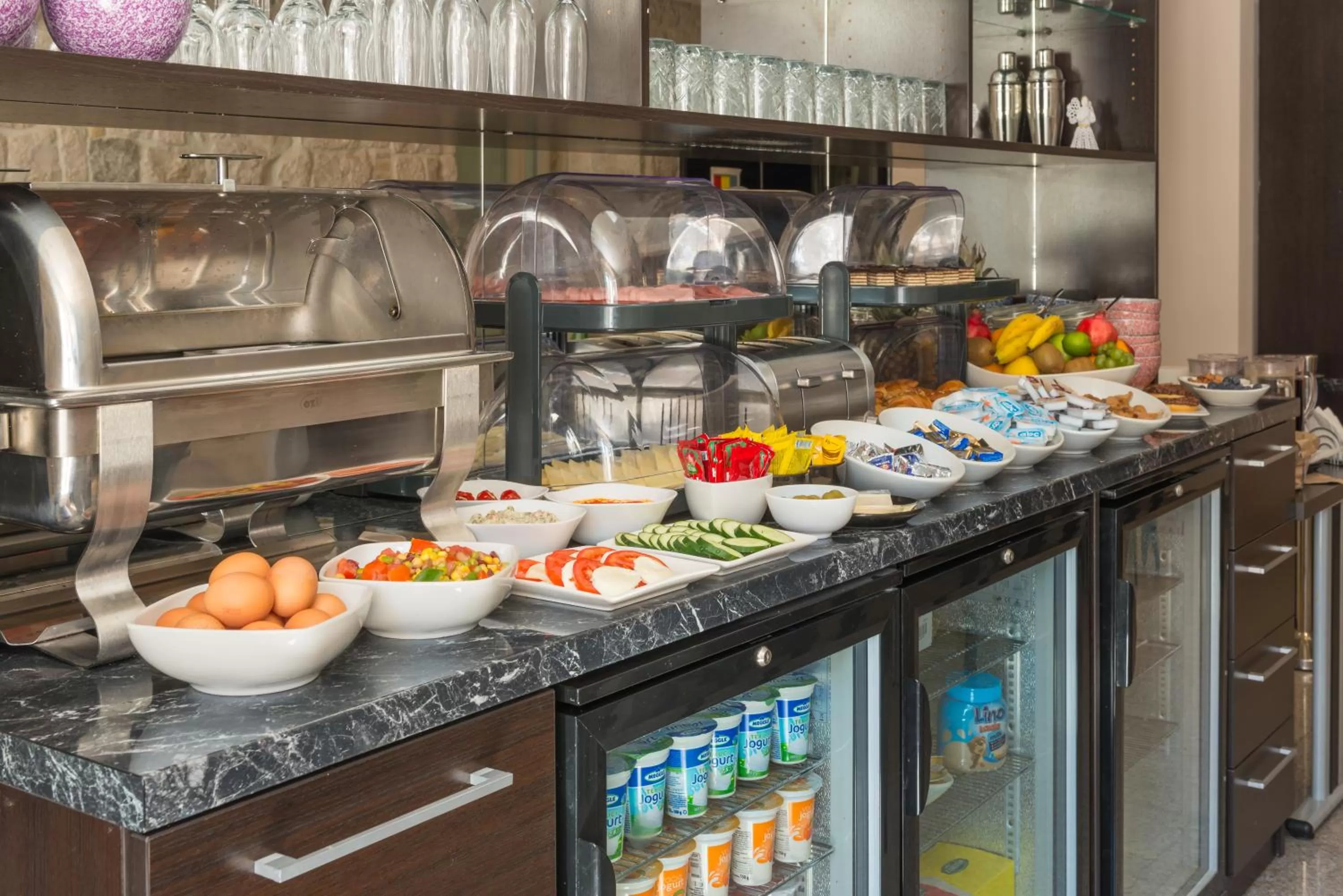 Food and drinks in Palace Suites Heritage Hotel - Adults Only