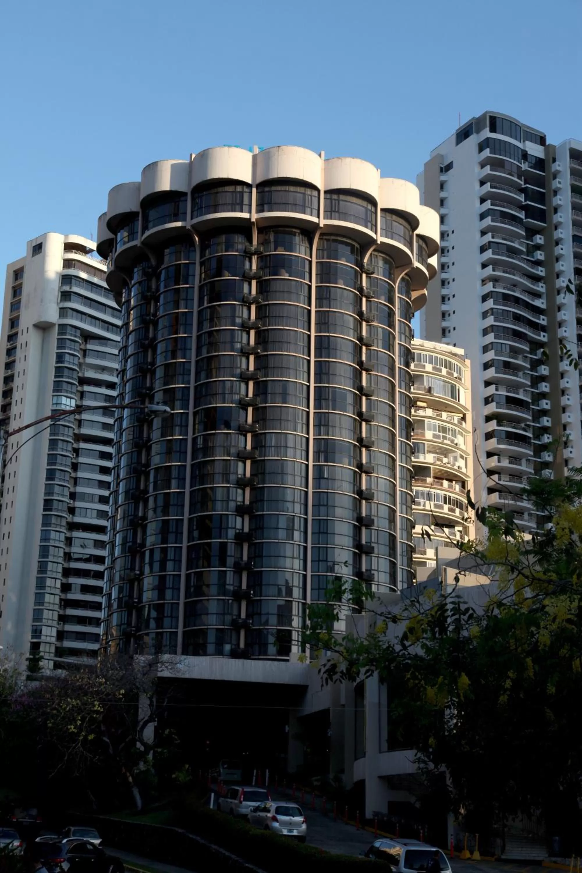 Property building in Plaza Paitilla Inn