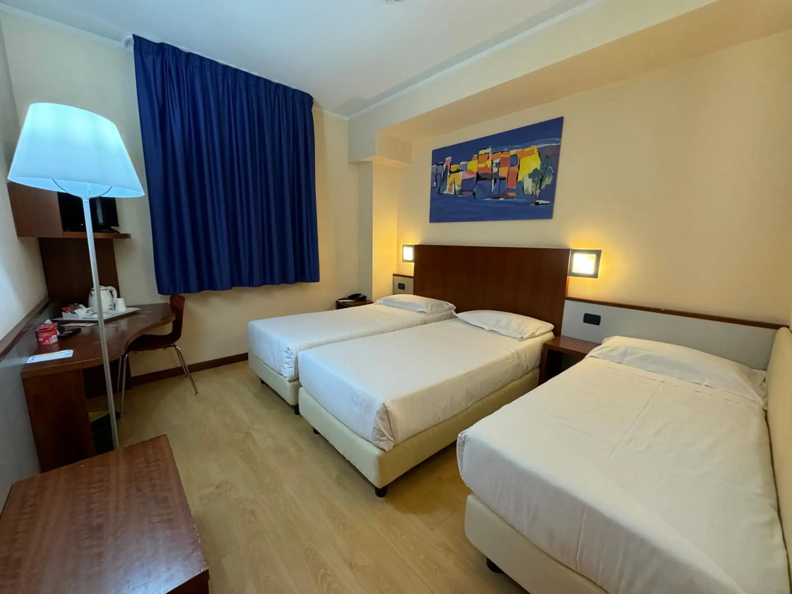 Triple Room in Euro Hotel Triple Room in Euro Hotel